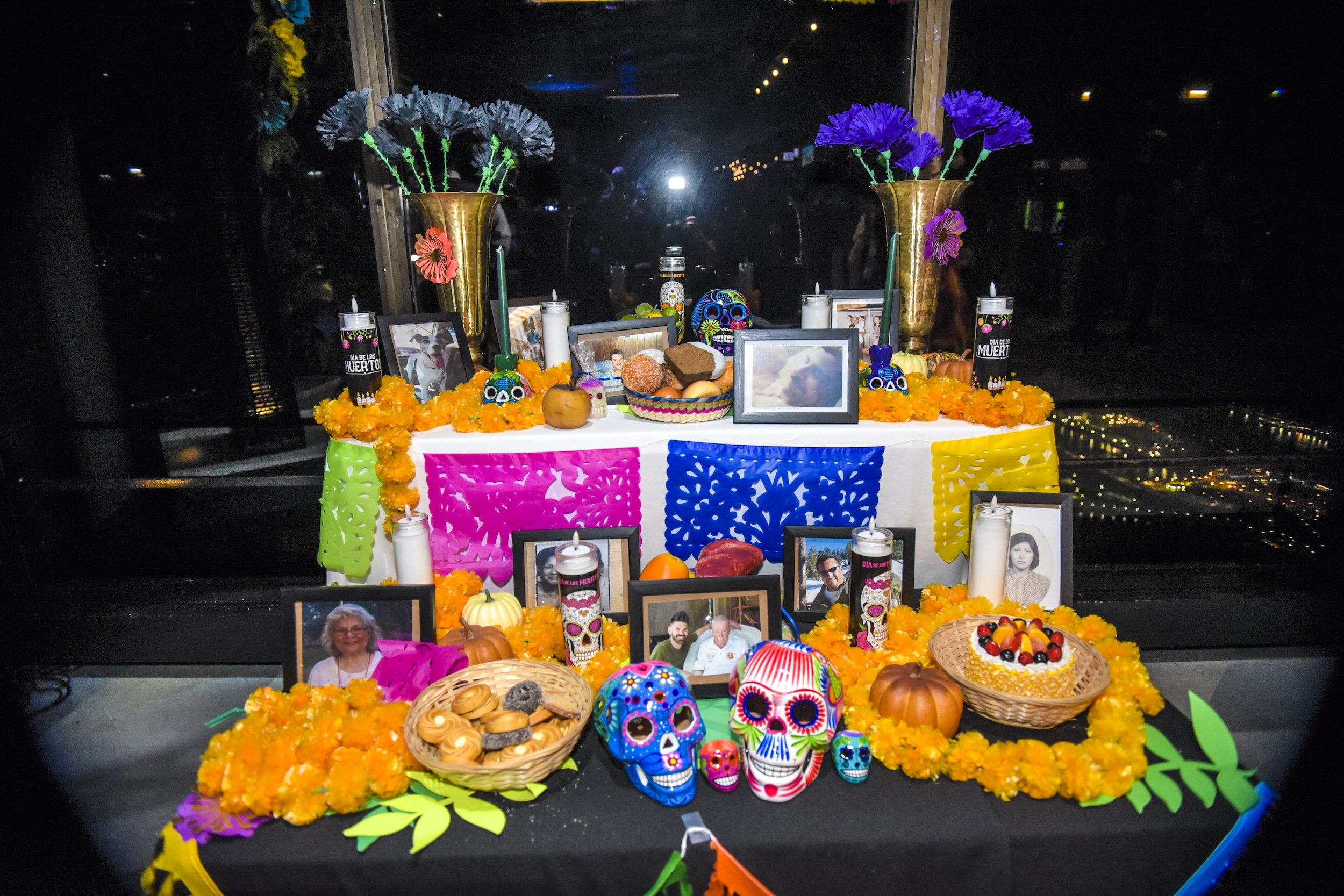 Chicago, celebra Día de los Muertos con calaveras decorativas