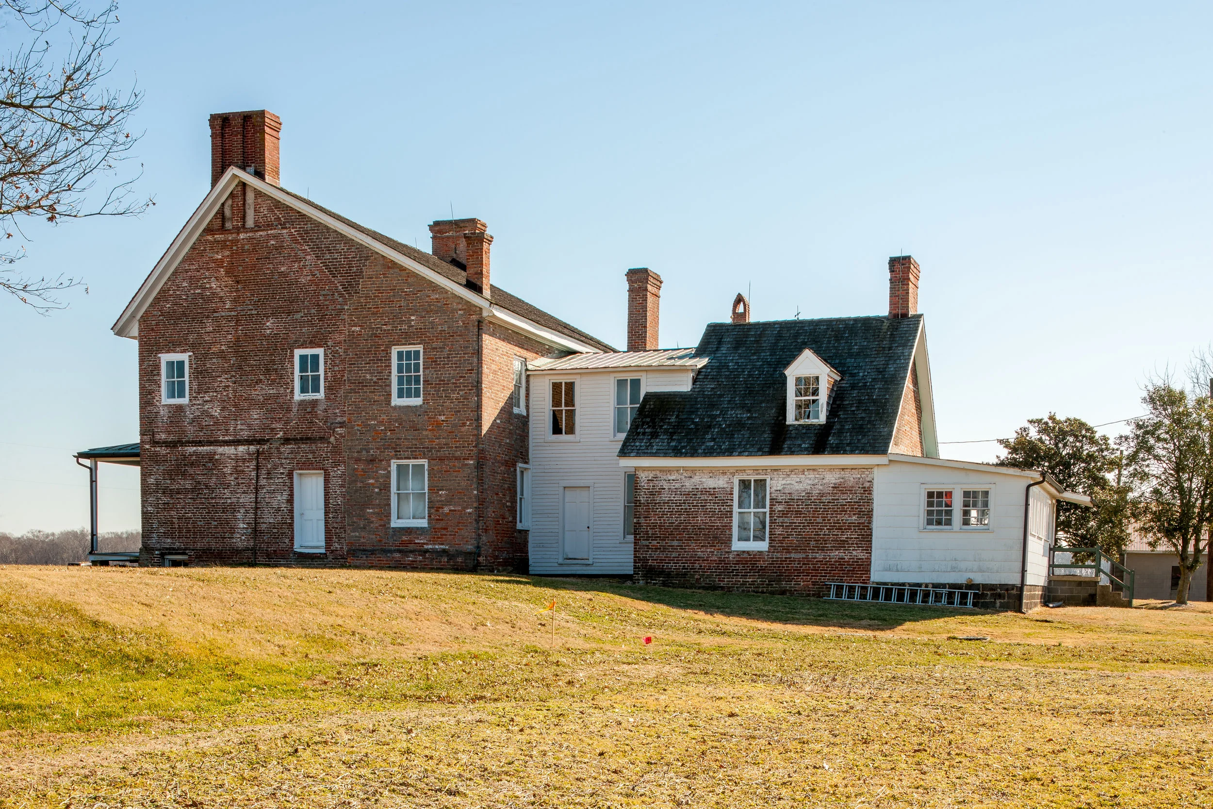 Exterior 04.jpg