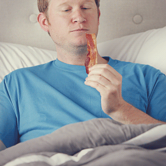 animate-bacon-in-bed.gif