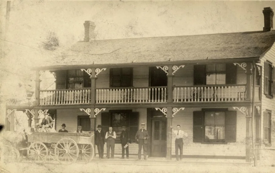 Kingston-Road-and-Woodbine-Anenue-in-1900-e1520954794682.jpg