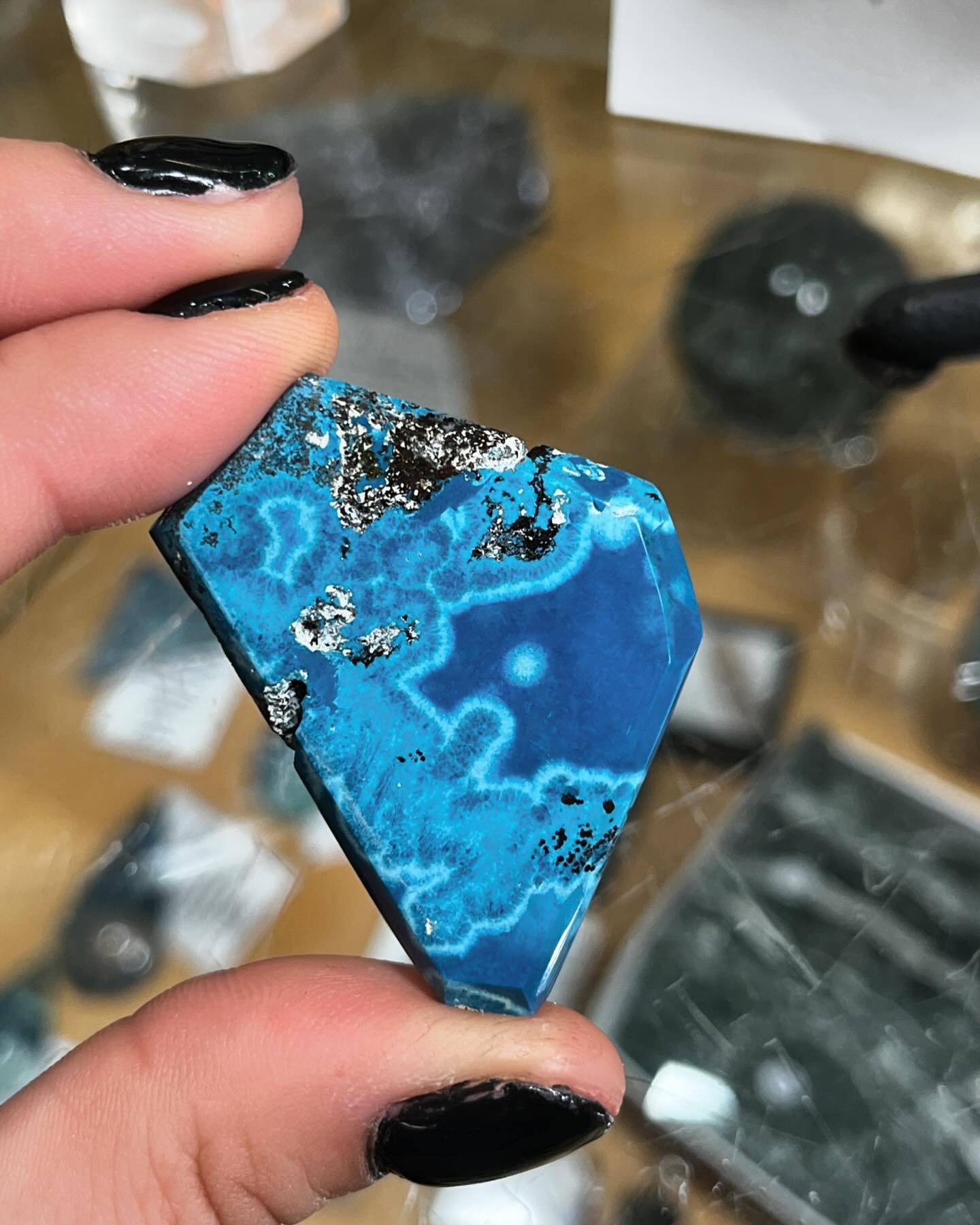 Quantum Quattro slice. 🩵🌀💙This one in particular has a heavy resemblance in pattern to shattuckite