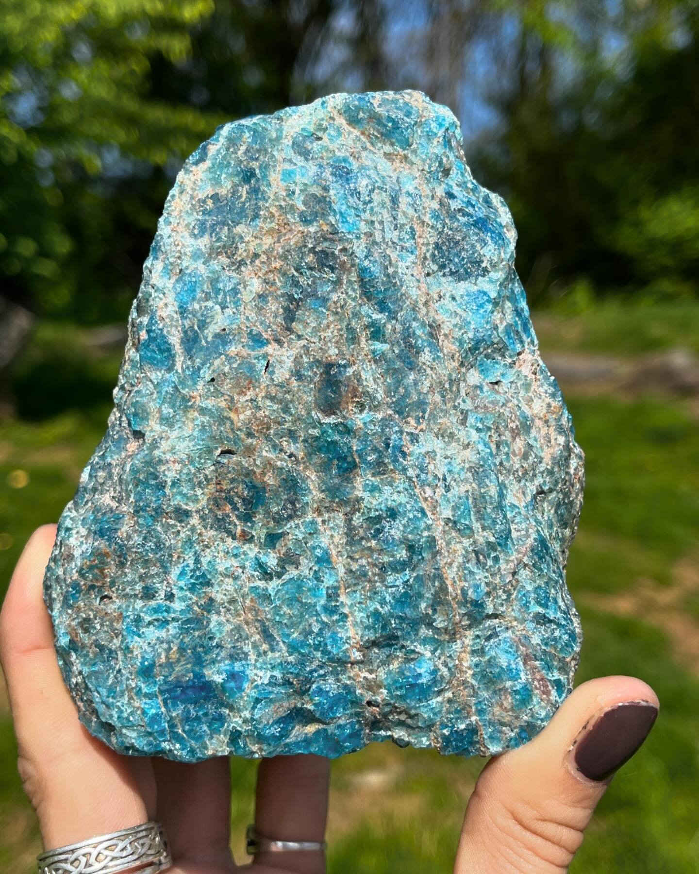 Blue Apatite has such a gorgeous coloring🩵💙