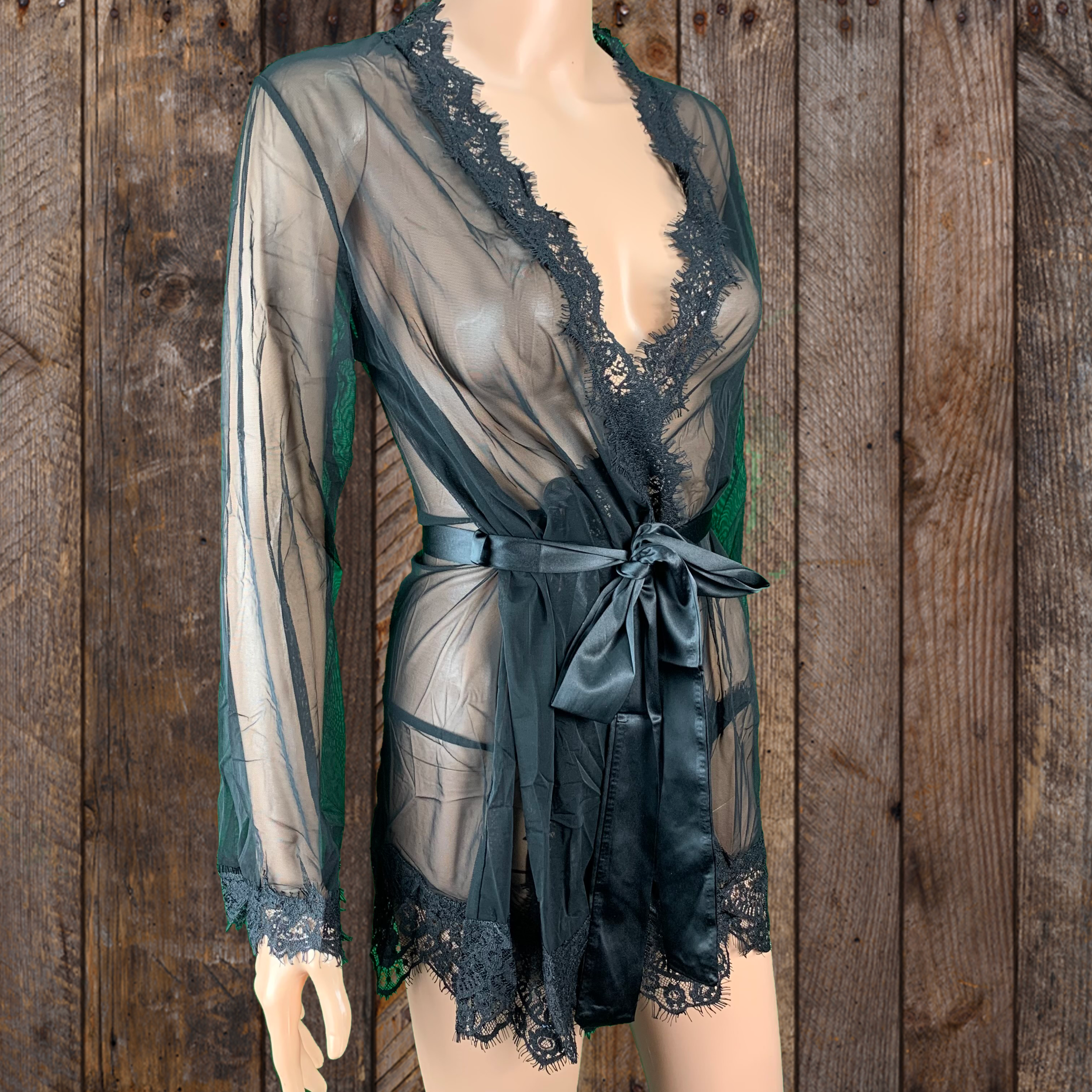lily-black-front.png
