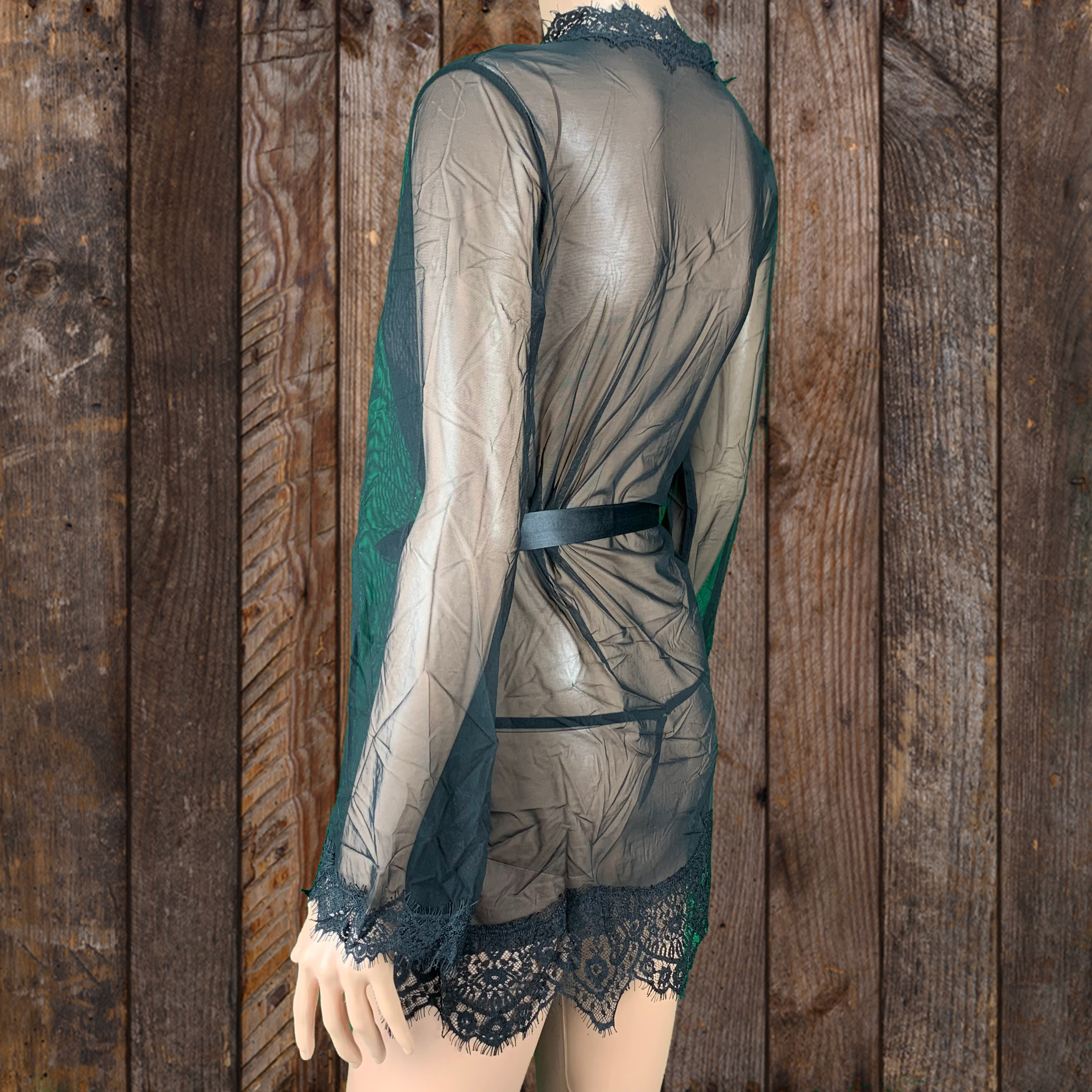 lily-black-back.png