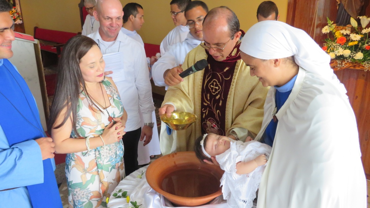 Domingo de Páscoa 2019 - Batismo Maria Cecília