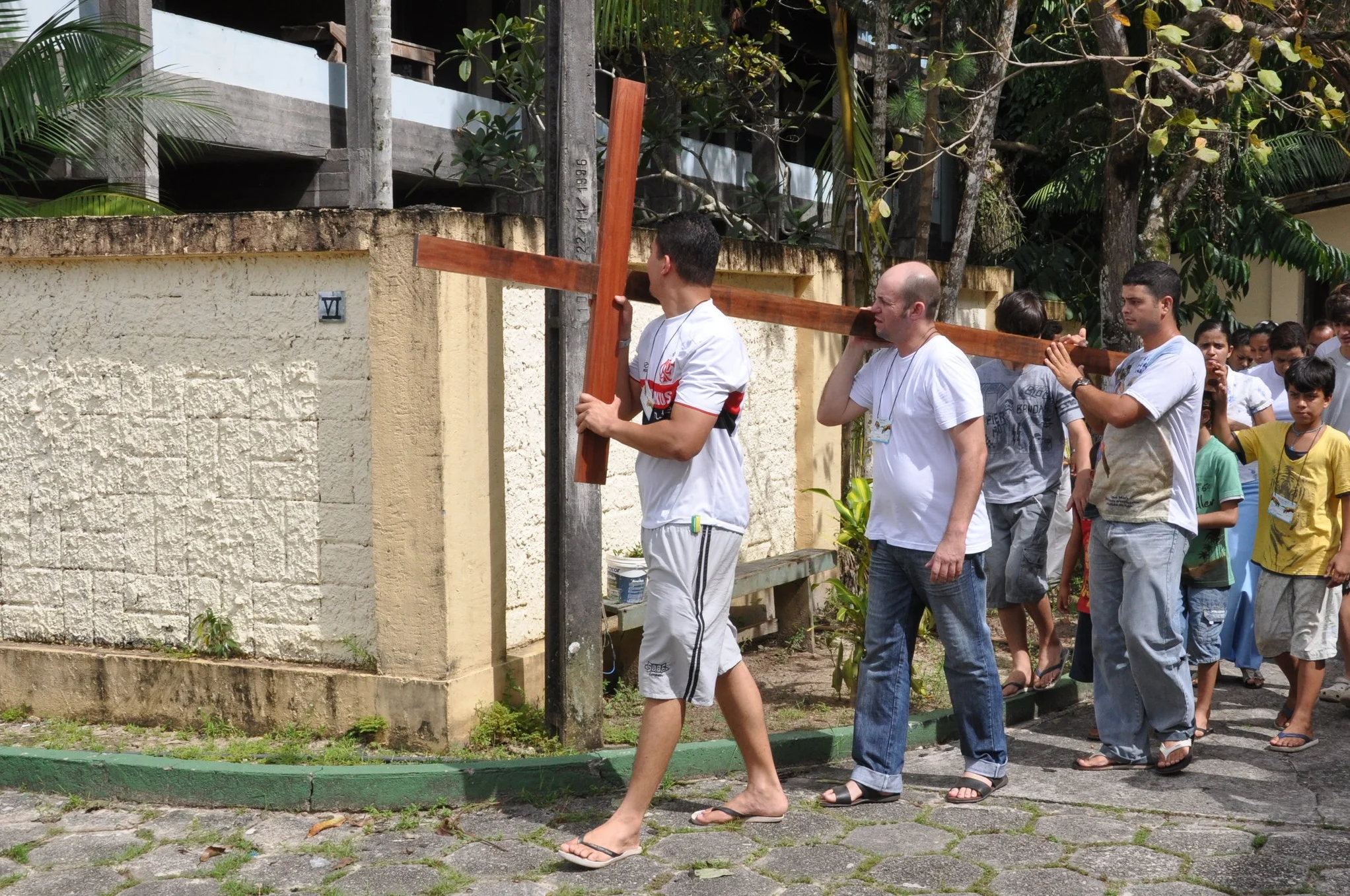 Via Sacra - Retiro de Páscoa 2012. Da esquerda para direita: Marcus Vinicius é o segundo.