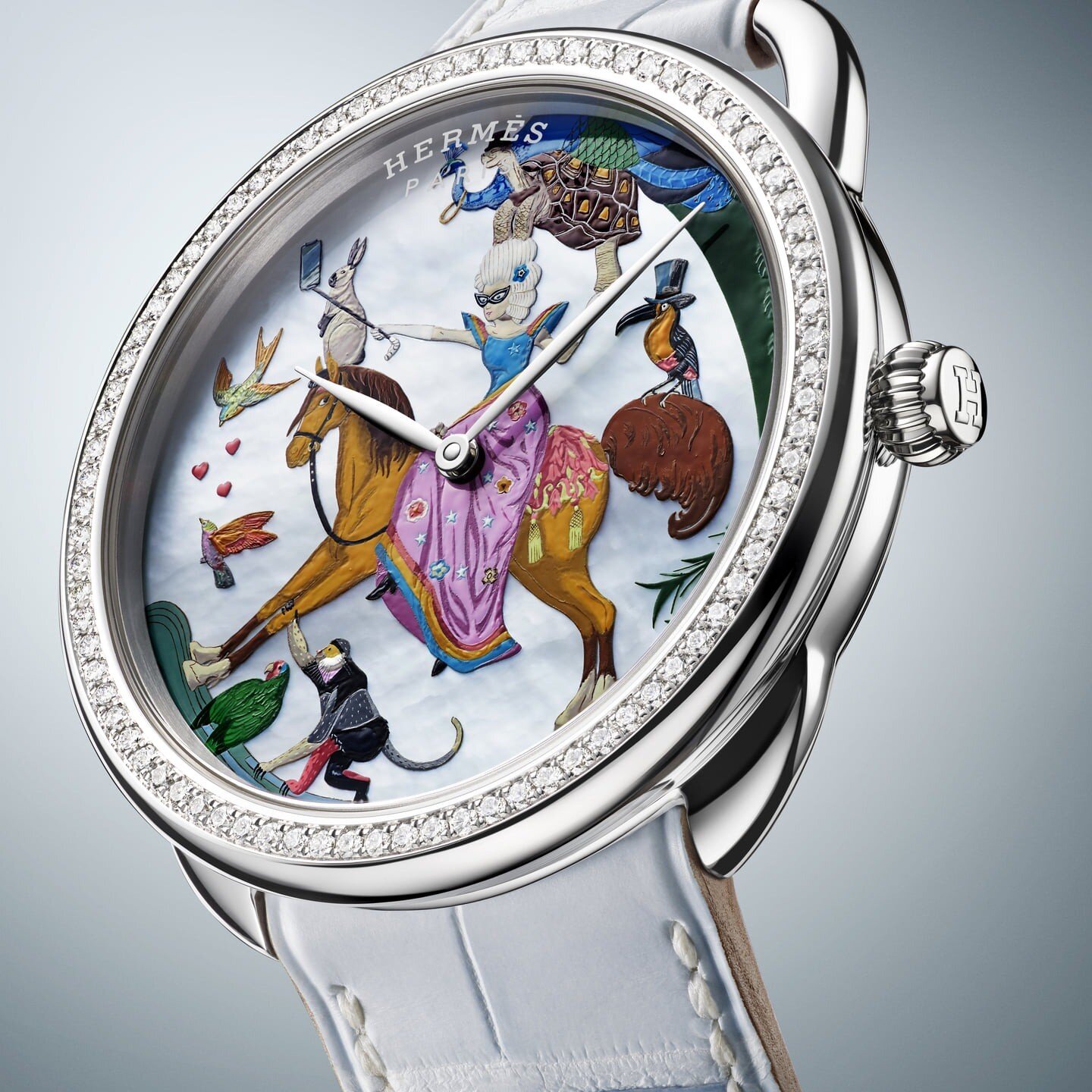 I can't quite believe that these are real, the craftsmanship is mind-boggling @hermes. 

Credit to watch makers Atelier Andr&eacute; Martinez and Olivier Varenne who have magically adapted my 'Hermes Story' scarf design into tiny masterpieces.

Full 