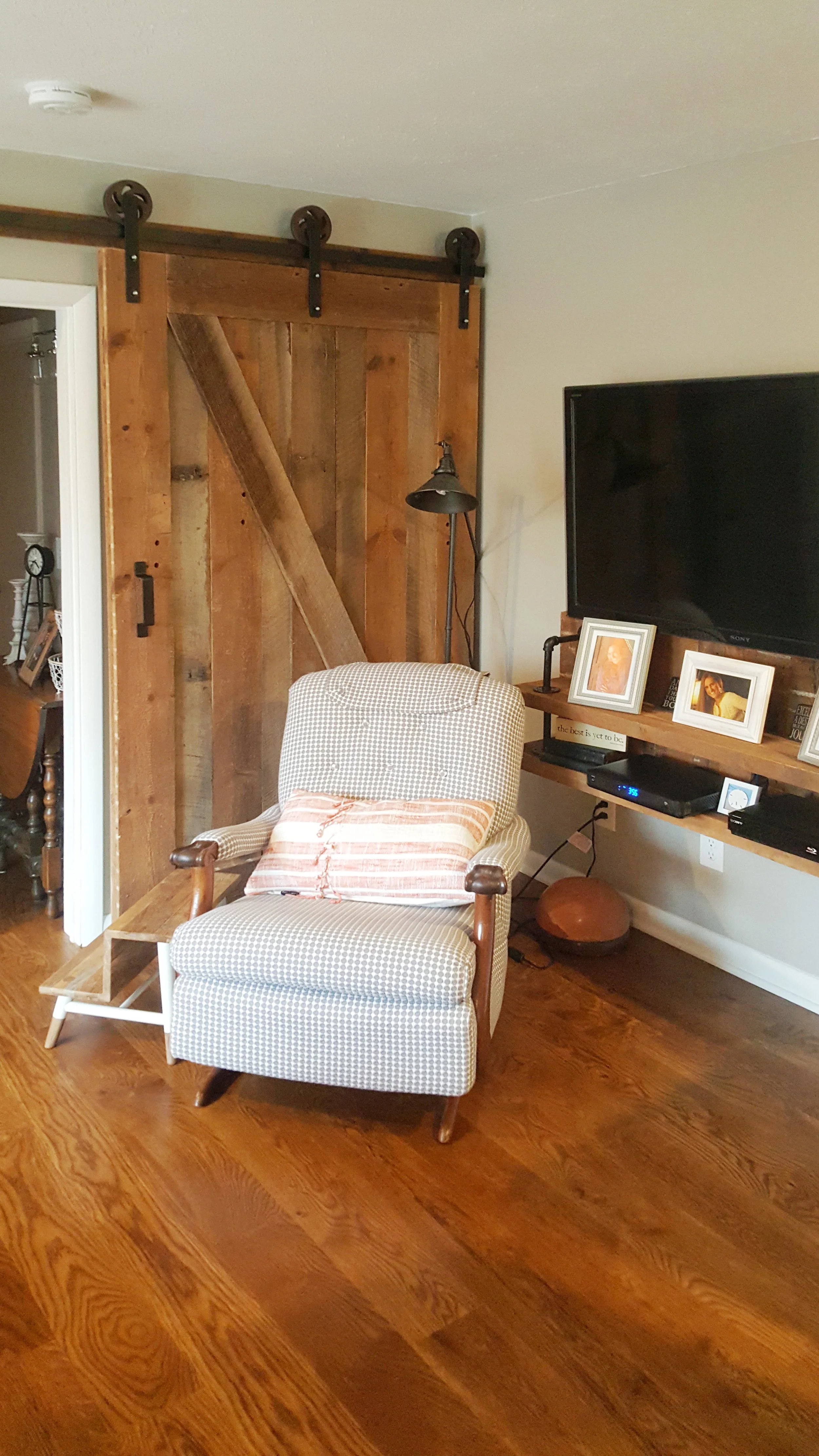 reclaimed sliding door2.jpg