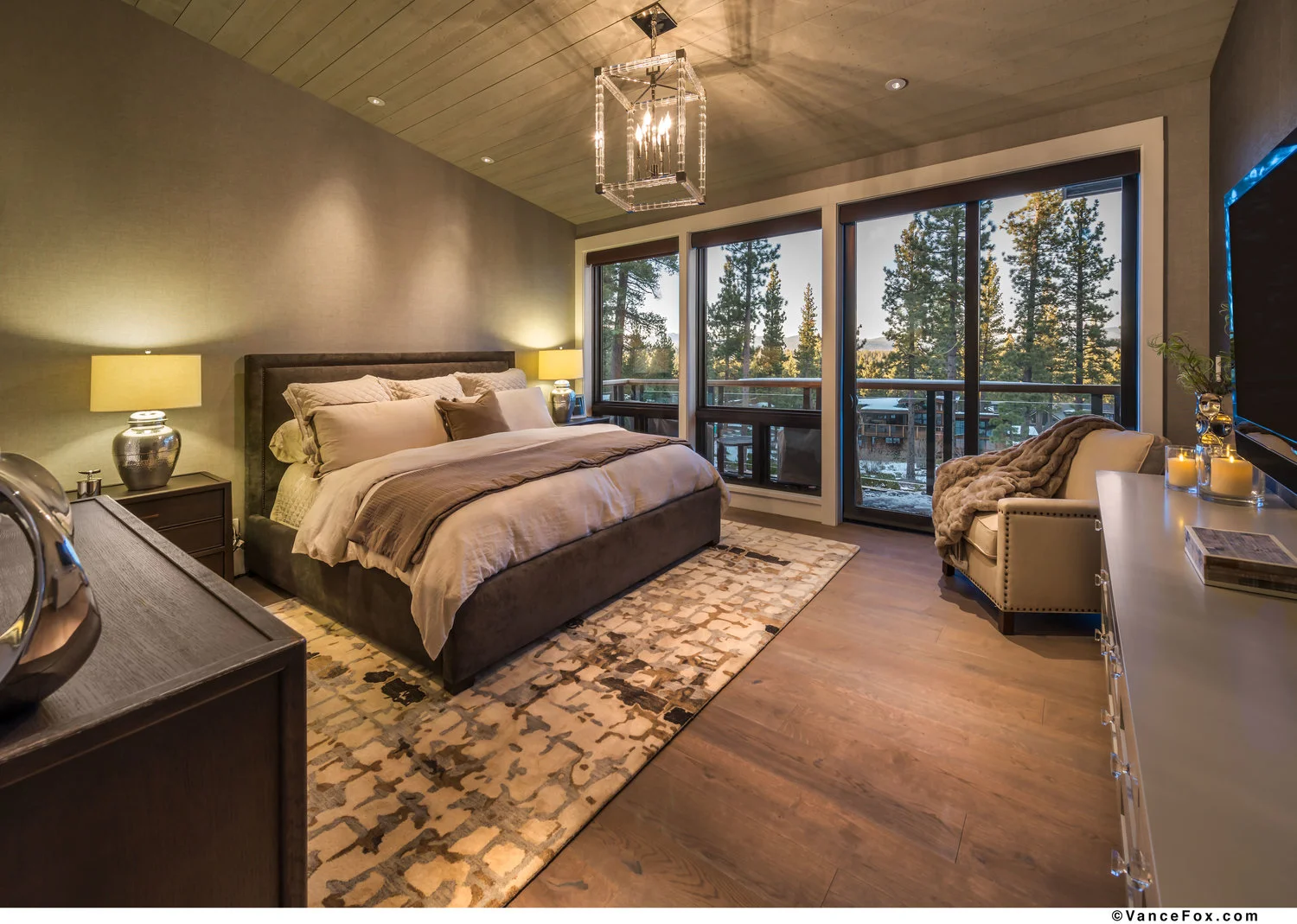 emily_esposito_dunsmuir_way_suite.jpg