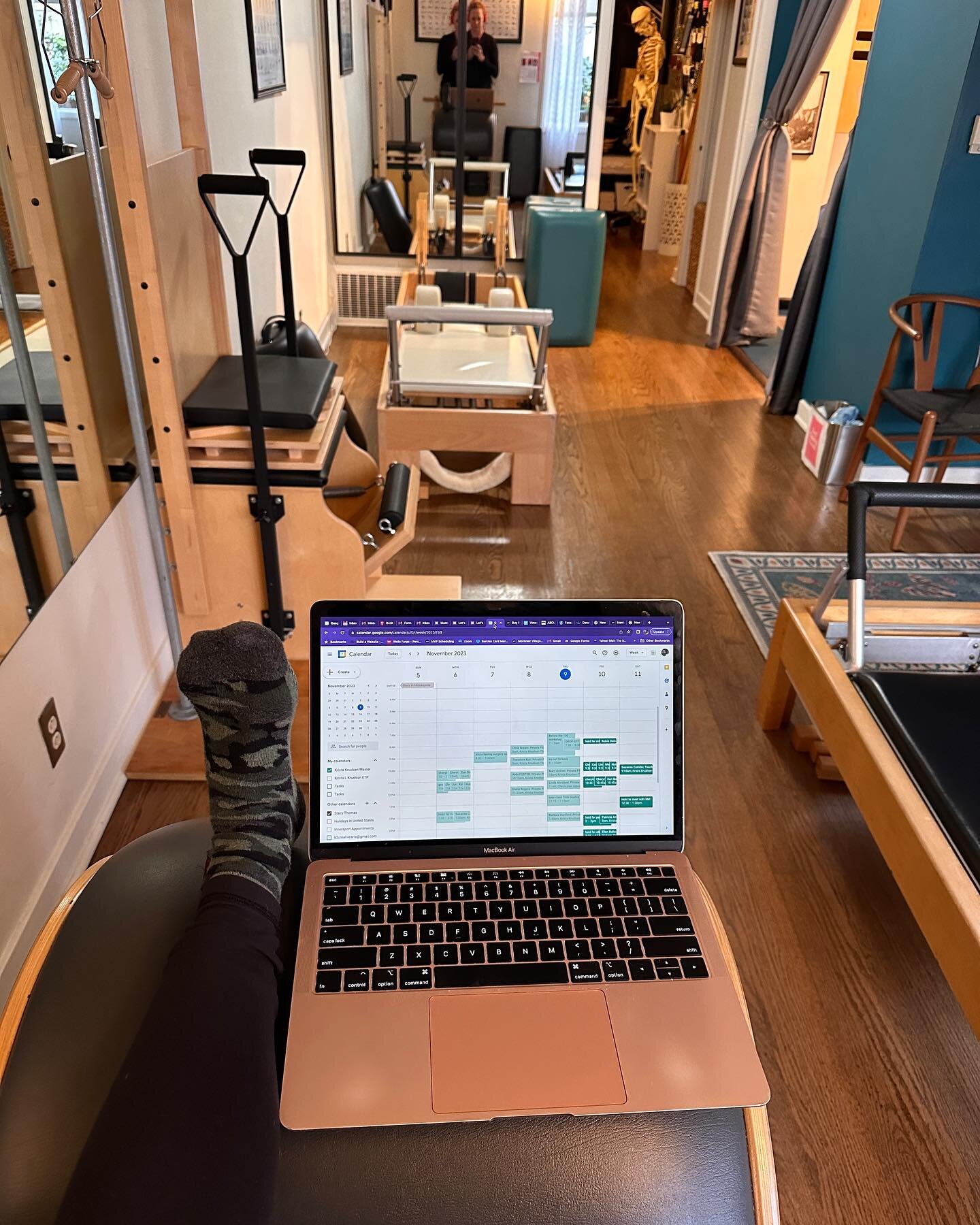 Here&rsquo;s one way to multitask&hellip;🤣 #studioownerlife #pilates #stretch #computerposture