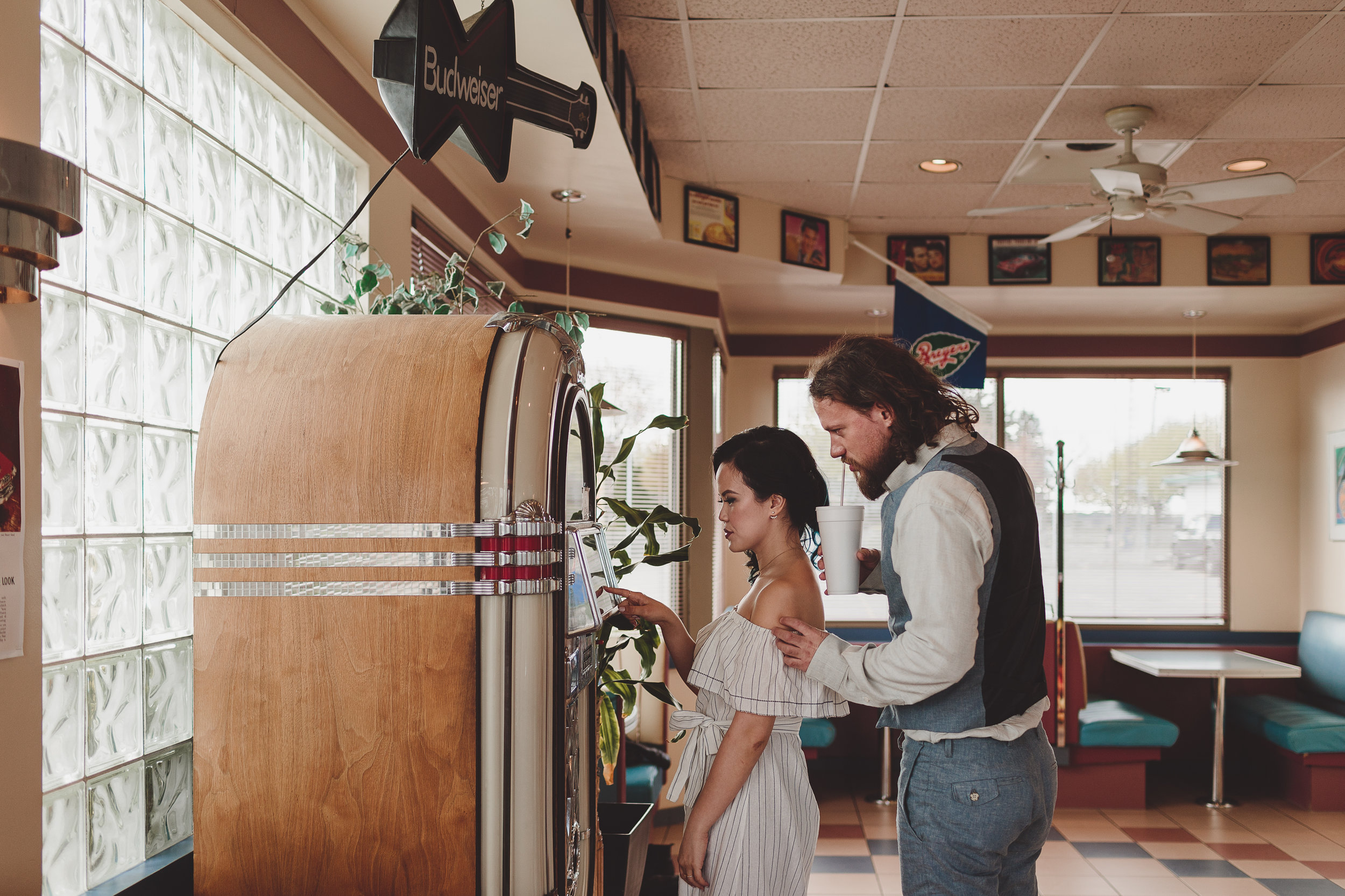 20170507Jess+JosephParisOntarioEngagementPhotosbyEvolyllaPhotography-18.jpg