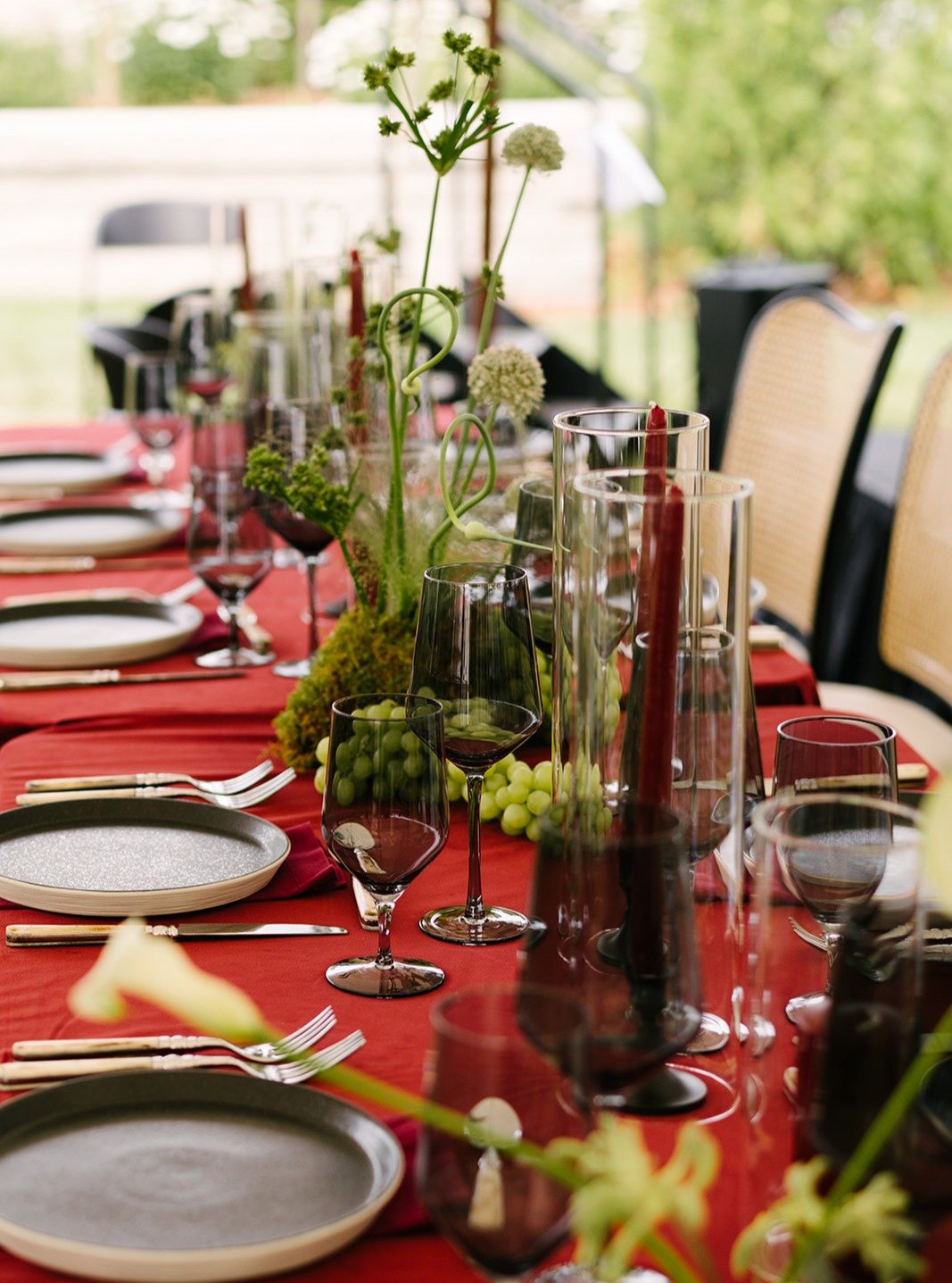 Red and green for Christmas is so cheesy... well then j'adore le fromage! 
💚❤️

With the right shades of crimson and jade, you can create the most beautiful tablescape for these holidays. Just think textures and variety. We mixed colours, smokey gre