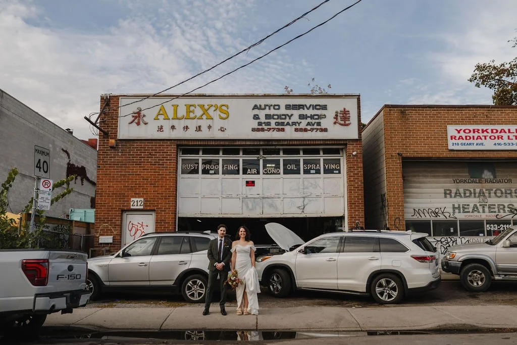 Mr. and Mrs. 📸

When your photographer is TOO good at couple portraits.. capturing the fall colours, love, joy, fun and unique surroundings Toronto has to offer / photo @tamikleinphoto 

planning @bisous_events 
florals @neroli_floraldesign 

#weddi