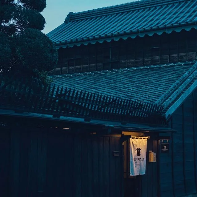 .
VMG HOTELS &amp; UNIQUE VENUES | 2019
.
「まだ見ぬ時と出会う場所」
VMG HOTELS &amp; UNIQUE VENUESのブランドメッセージのメイキング、写真・映像、ブランドサイト制作のお手伝いをしました。
.
brand site : https://www.vmg.co.jp/
.
credit
Creative direction : discovery go @discoverygo_inc 
Art Direction,Logo design : Takahisa Suzuki（16 Design Institute）@16_suzuki
Design&amp;Coding : full size image inc.
Photo&amp;Movie : Kazuya Sudo,Miho Sato（discovery go） @discoverygo_inc 
Writing : Takahiro Hisaoka（parks）
Translation : Sayako Kidokoro（TRUNK）,Kodensha Co.,Ltd.