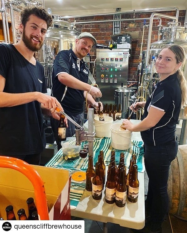 #Repost @queenscliffbrewhouse
&bull; &bull; &bull; &bull; &bull; &bull;
Queenscliff Brewhouse

Head brewer Mattias, Darcy and Stacey packaging a batch of tasty English Brown Ale for our customer @phillipislandbrewing. 🤗 Bottling Day = Fun Day 🎉👯&z