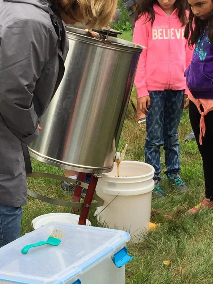 JohnGraceHoneyExtractor3.jpg