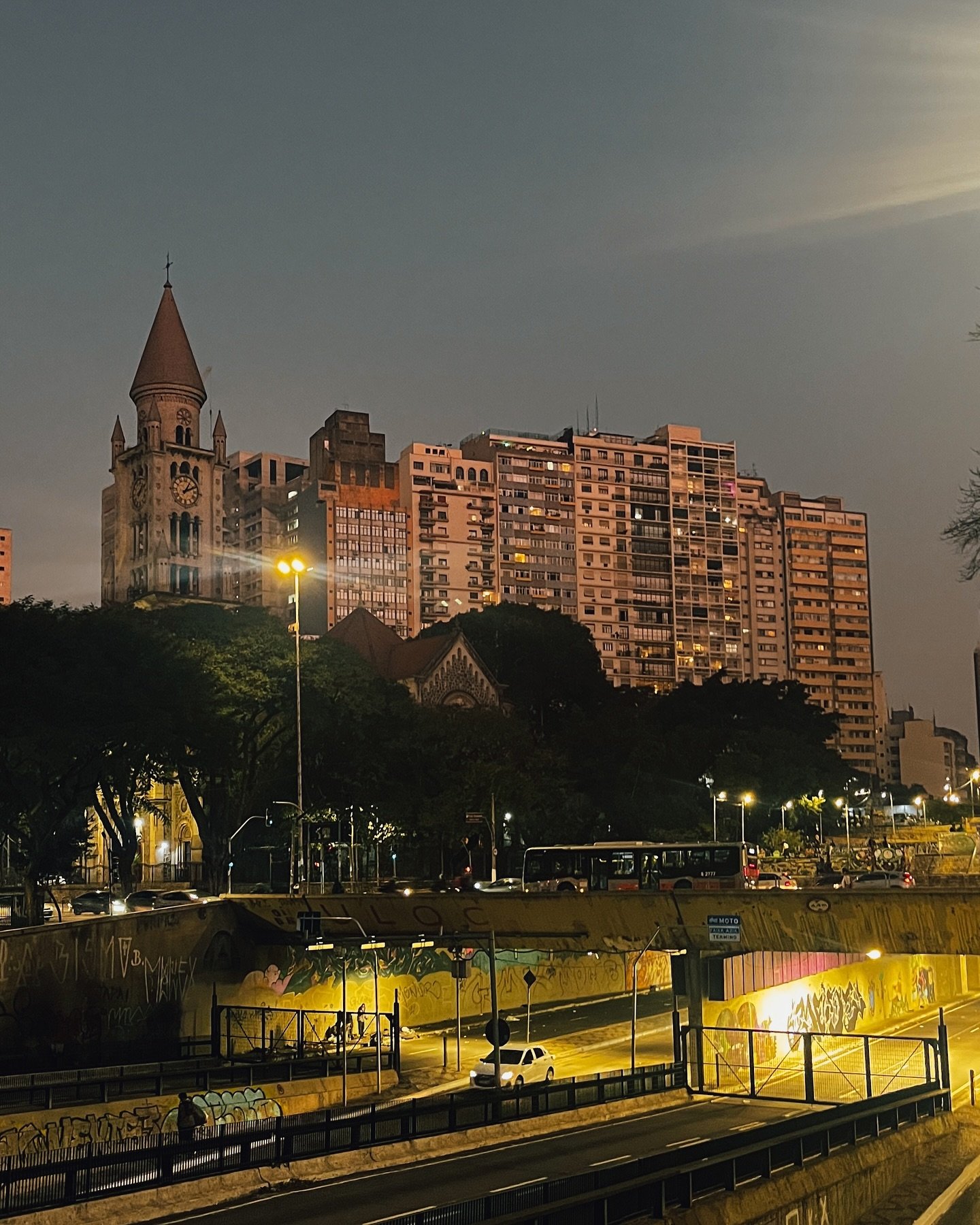 Julho, a cidade e a linha reta