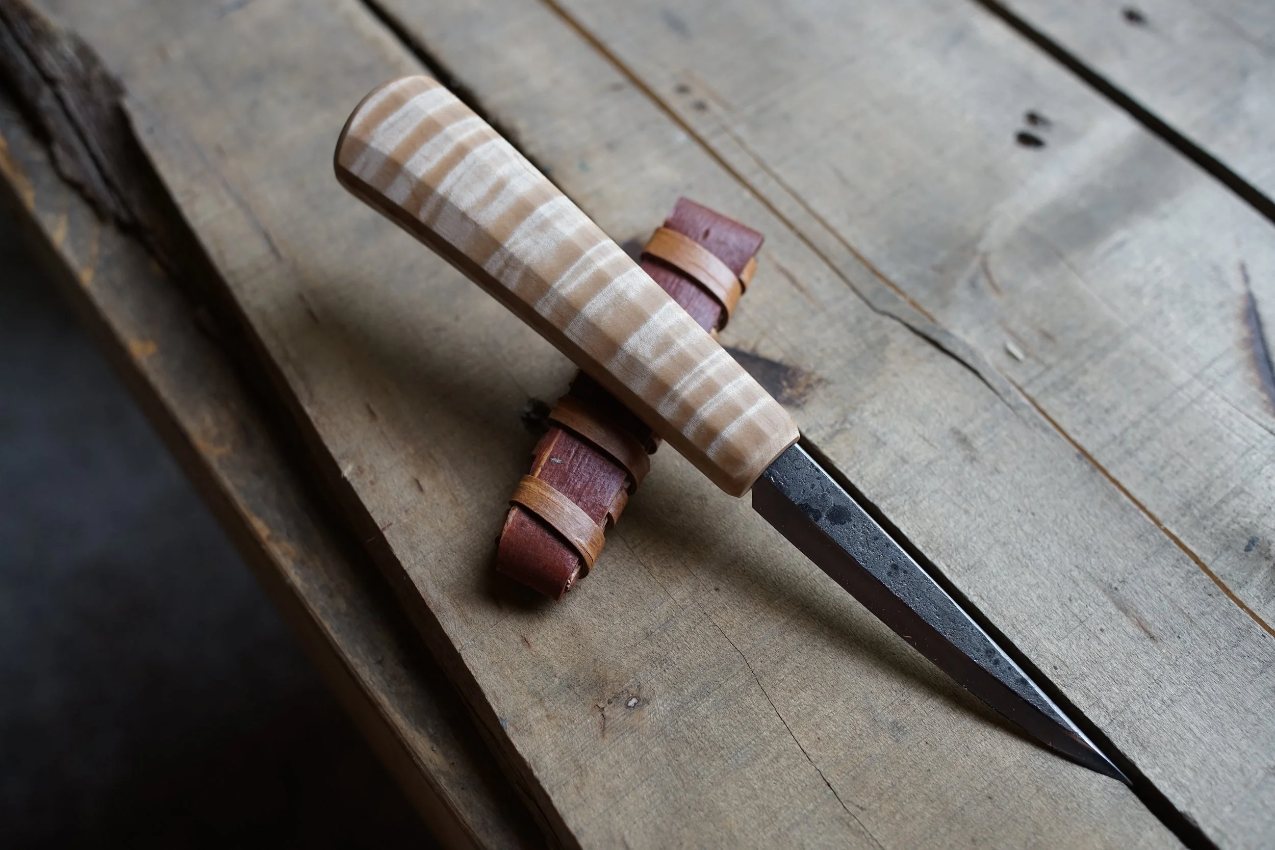 Curly Maple sure is flashy. Four Inch Sloyd with a perfect piece of wood