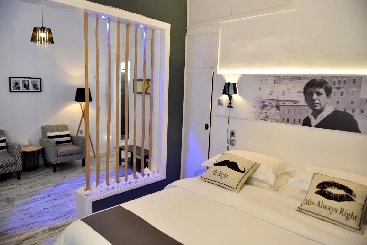 Hydra Icons themed room