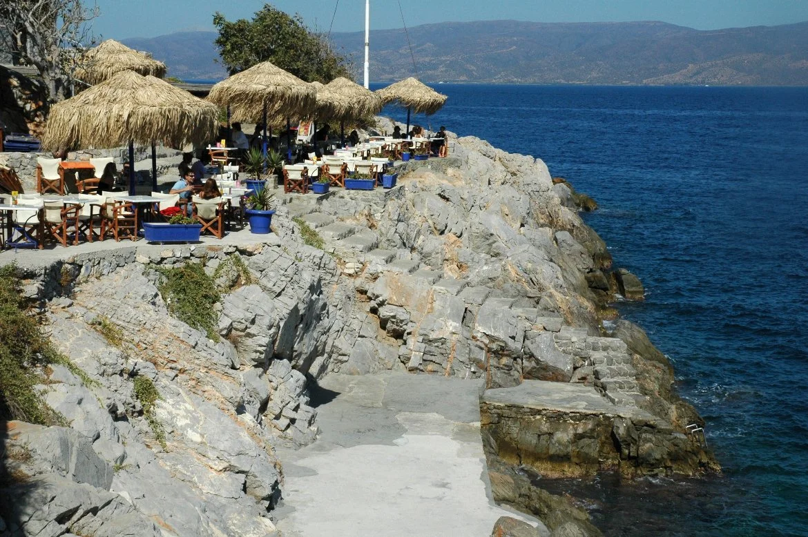 Spilia bar, ideal for quick dives