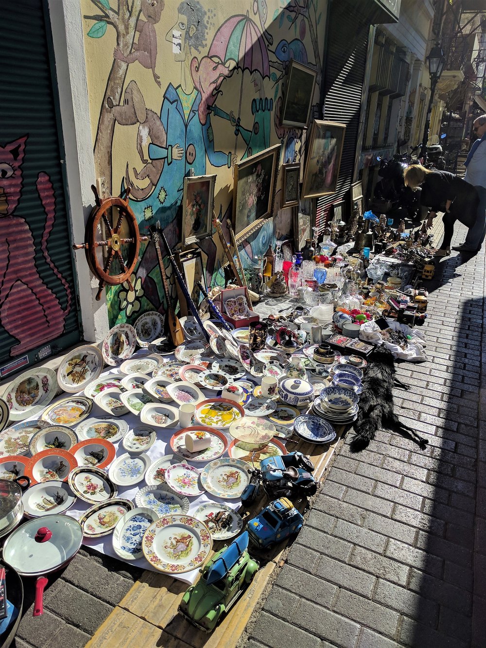 Ιδανικη βολτα στην αγορα του Μοναστηρακιου μια ηλιολουστη μερα
