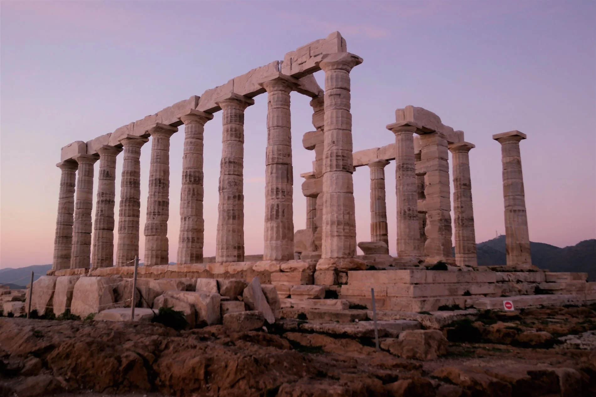 Enjoy the best sunset at Sounio, only a couple of kms away from Athens busy center. Source: Truevoyagers