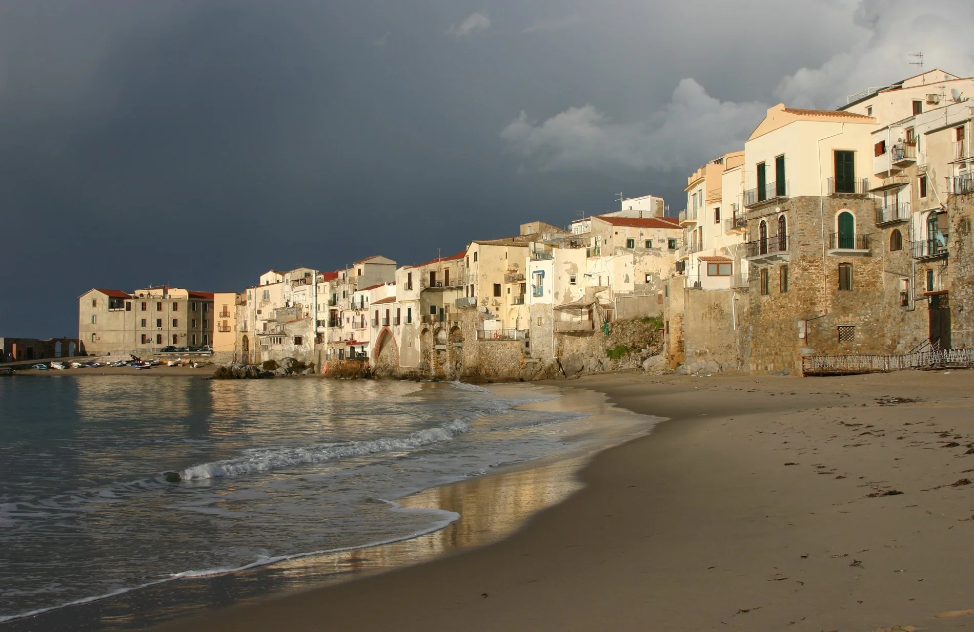 Cefalù seafront. Source: José Luiz Bernardes Ribeiro