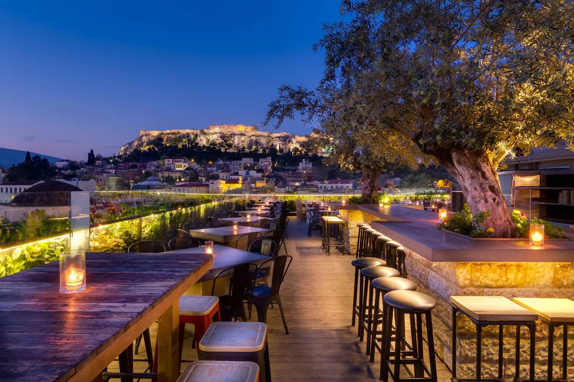 360 degrees bar is an absolute must for night views. Source: Interbar International