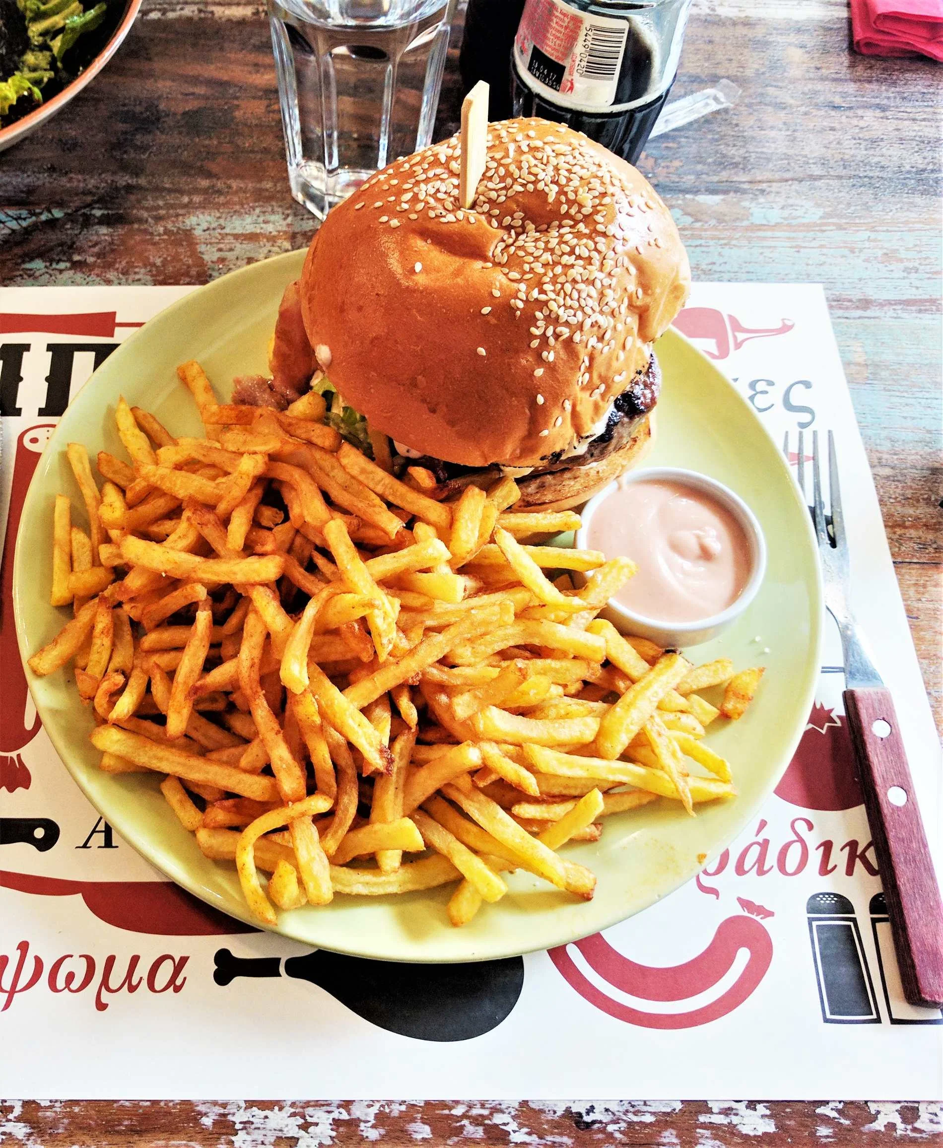 Mpar Mpee Kiou in Piraeus has been listed in the top 10 burger places in the whole world. Source: Truevoyagers