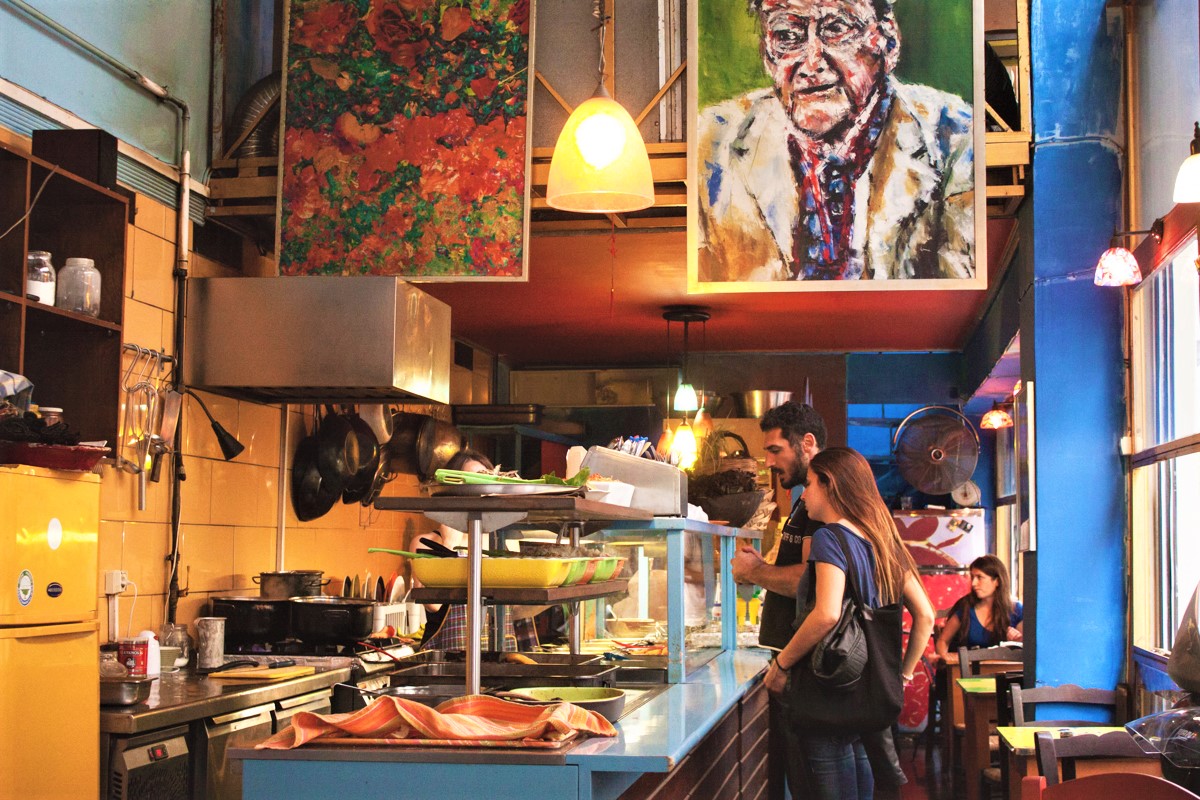 Kimatothrafstis in Exarcheia operates a buffet with lots of tasty dishes. Source: Greka