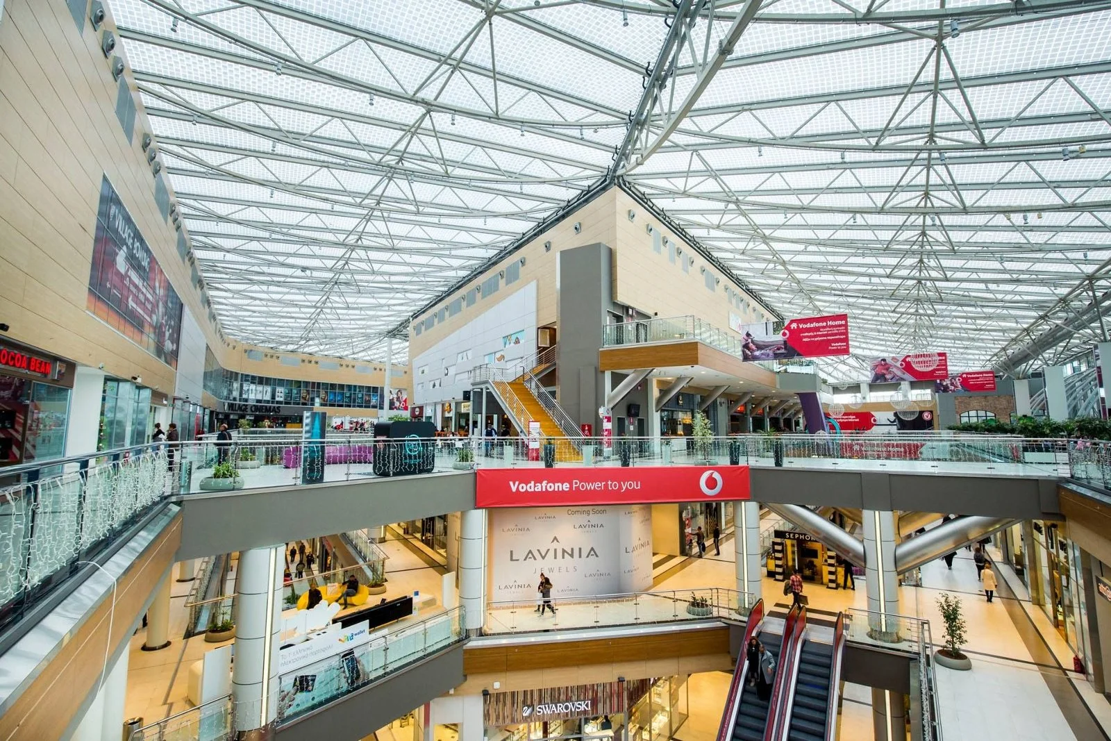 Athens is a big shopping center, where you can find everything you’ve ever wished for, from quirky souvenirs to sophisticated clothing and accessories. Photo source: Lamda development
