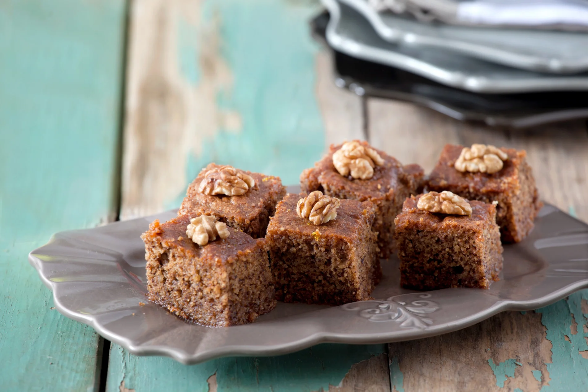 Delicious karidopita , made of walnuts, cinnamon, nutmeg and syrup. Photo source: minervahorio.gr