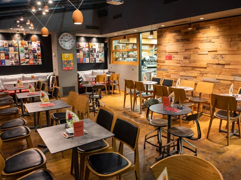 Evripidis in Chalandri is ideal for a hot cup of coffee while you enjoy reading the book you’ve just bought. Source: Evripidis