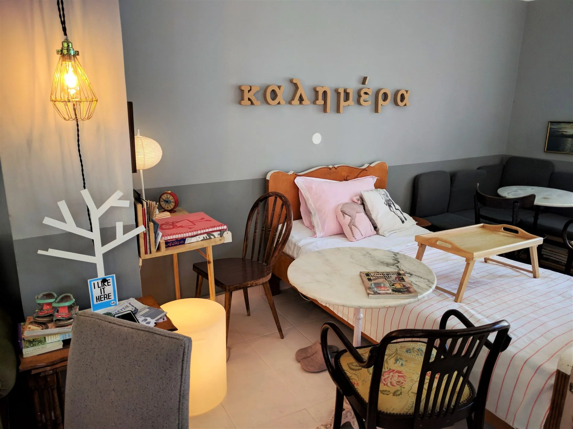 Homey and cozy atmosphere inside Spitimas in Psyrri neighborhood.