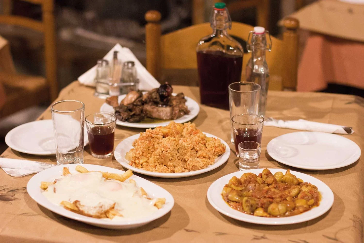 Choose Diomataris for the most authentic Cretan Greek cuisine. Photo source: Lifo