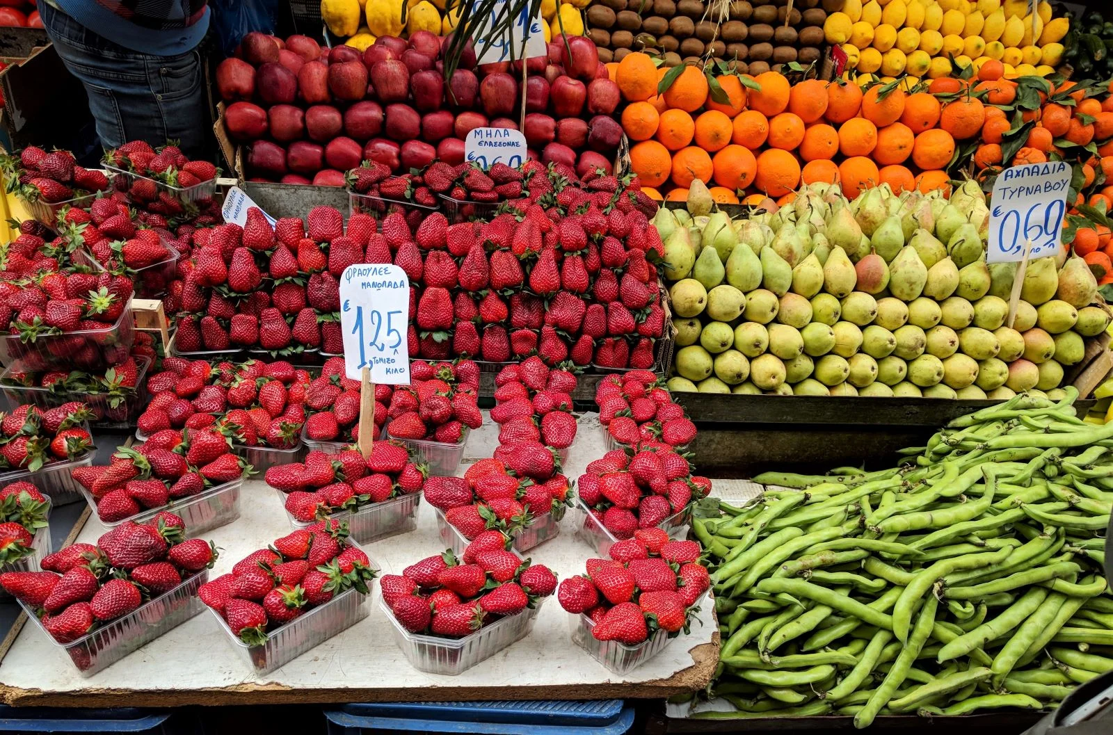 For the best prices and the highest quality, buy your fruit and vegetables from the local farmers’ market of the neighborhood you stay in.
