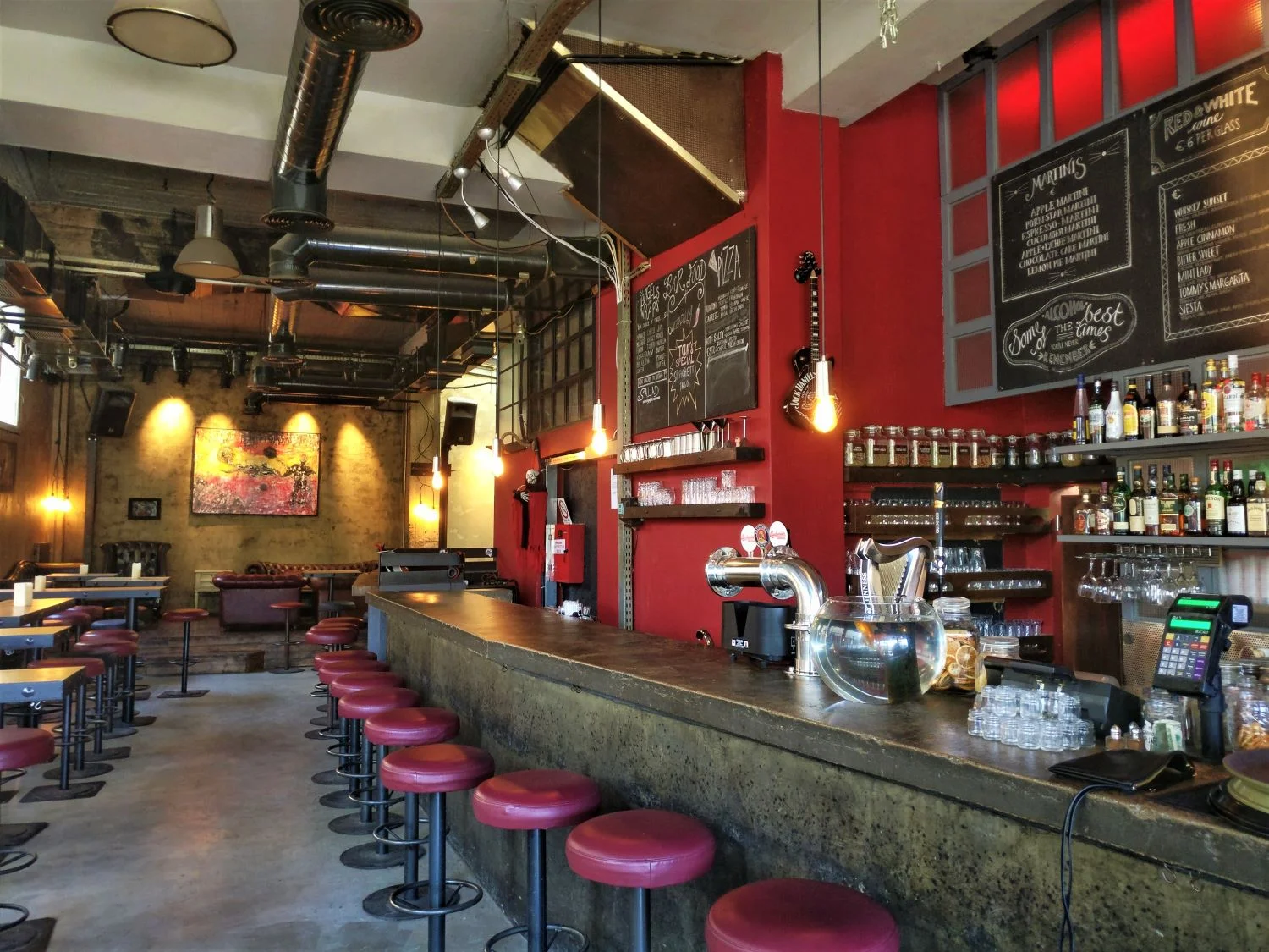 Hoxton is an interesting bar in Gazi with industrial interior design and leather sofas. Photo source: Truevoyagers