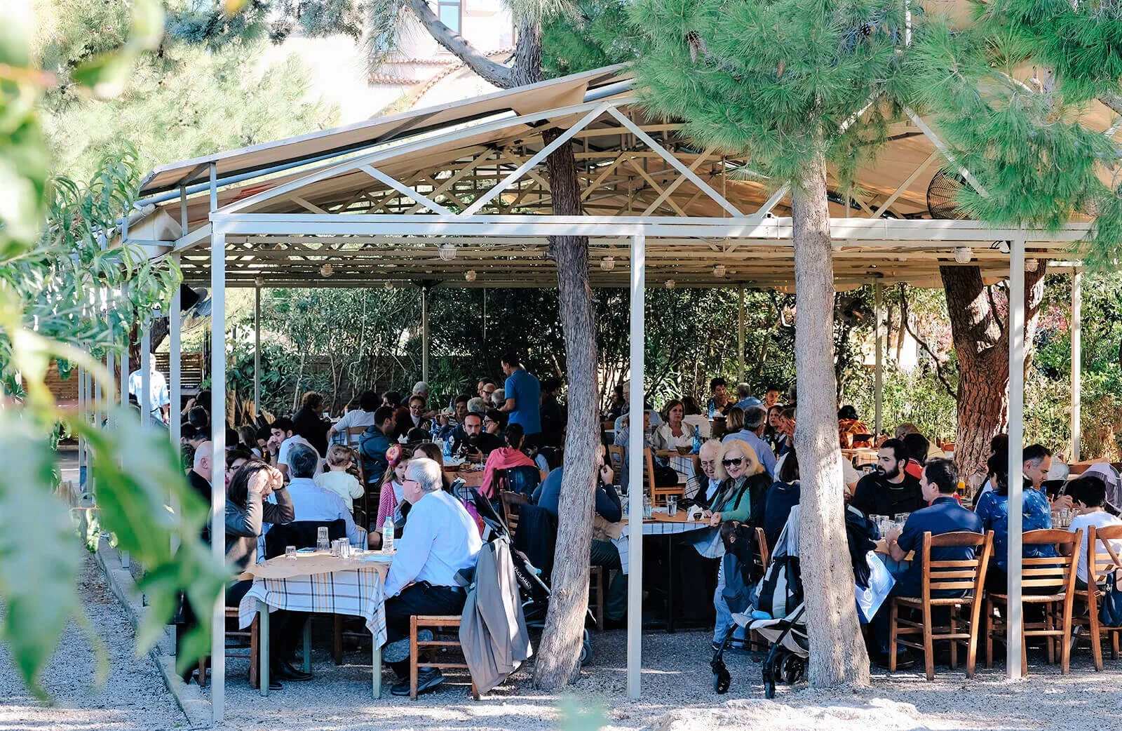 To Steki tou Ilia gets crowded during the weekends, as Greek families often enjoy their lunch there. Photo source: Georgios Makkas