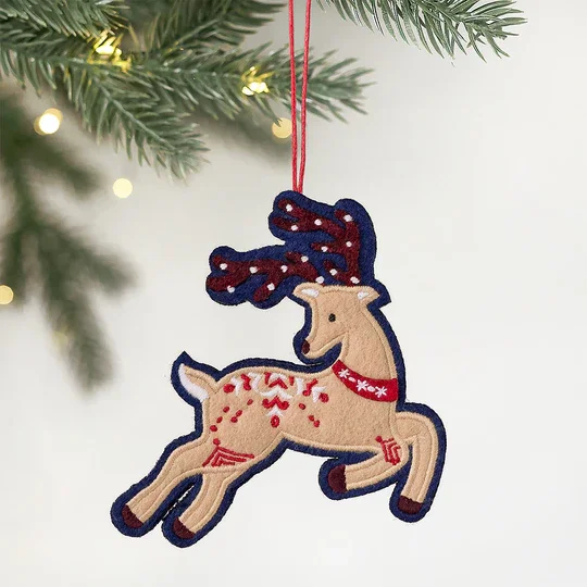 LP8528_PrancingReindeerHeartFeltCharmCard__Lifestyle1.webp