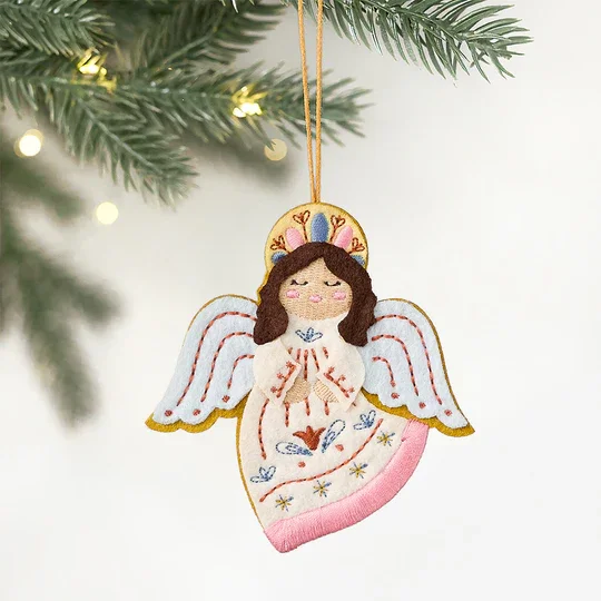 LP8527_HeavenlyAngelHeartFeltCharmCard__Lifestyle1.webp