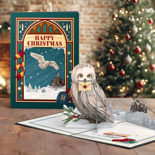 LP5552_Harry_Potter_Hedwig_Holiday_Magic_Pop-Up_Card_Lifestyle_3517687b-a7a2-4a9a-ae6b-14fa280250d1.webp