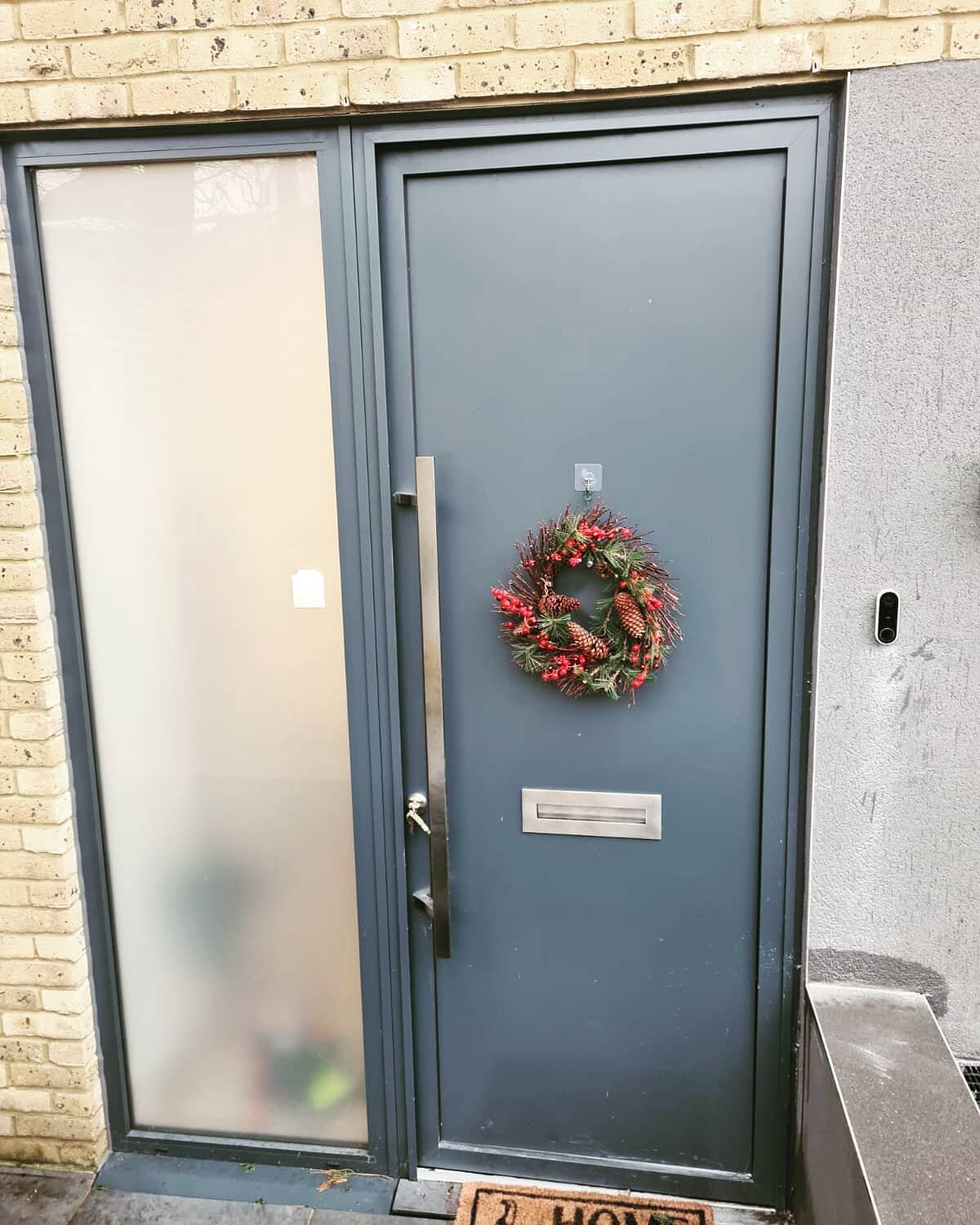 Nest Hello doorbell Installation. Loving that this wreath is still up as well. 
@googlenest 
#nesthello #googlenestinstallations #videodoorbell #electrician #electricalcontractors #niceicapprovedcontractor #homeimprovements #homesecurity #sparkylife 
