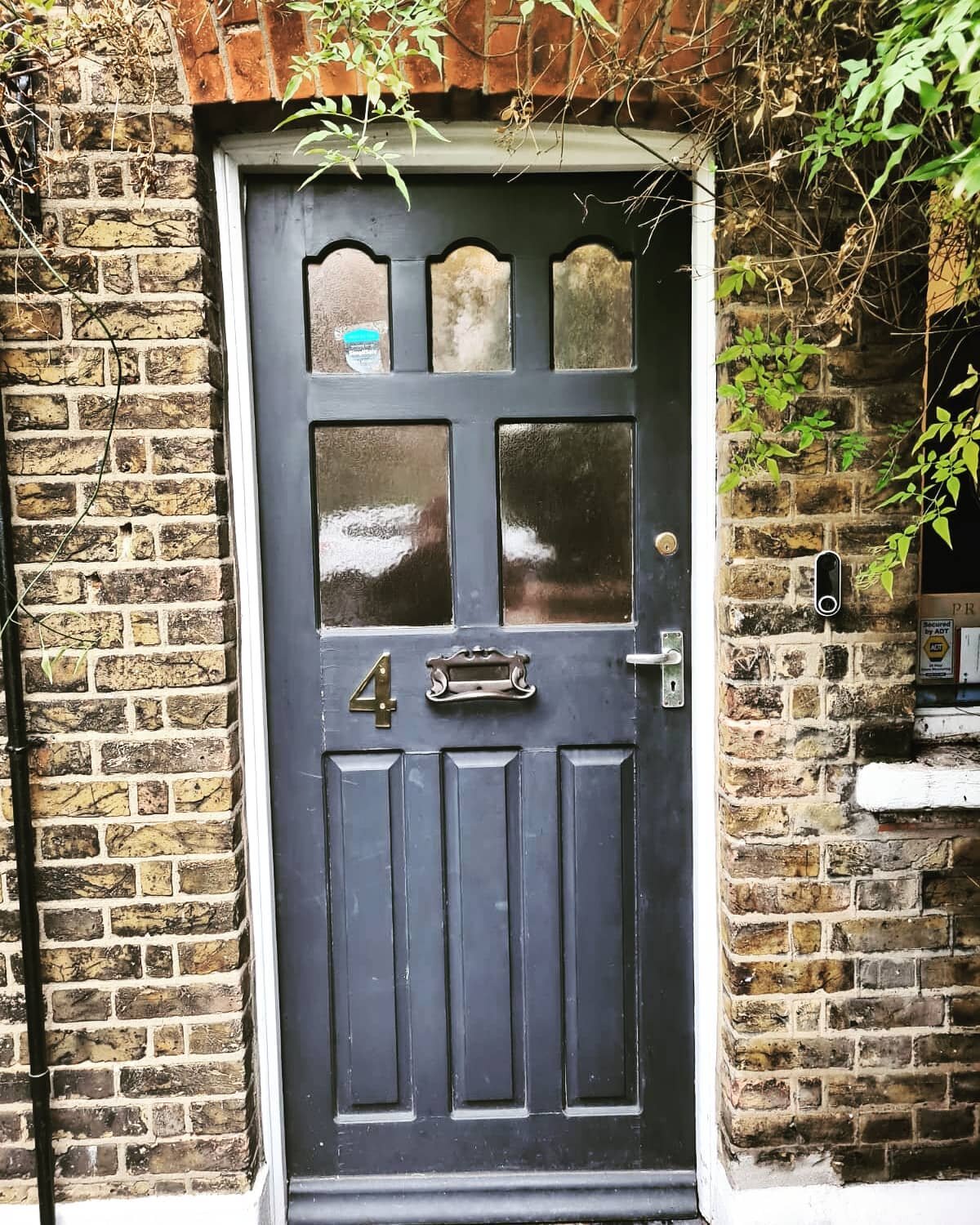 Another Nest Hello Installation, adding the finishing touch to any entrance. They suit any type of front door whether it's traditional or modern. 
@googlenest 
#googlenestinstallations #nesthello #videodoorbell #homesecurity #homeimprovements #niceic