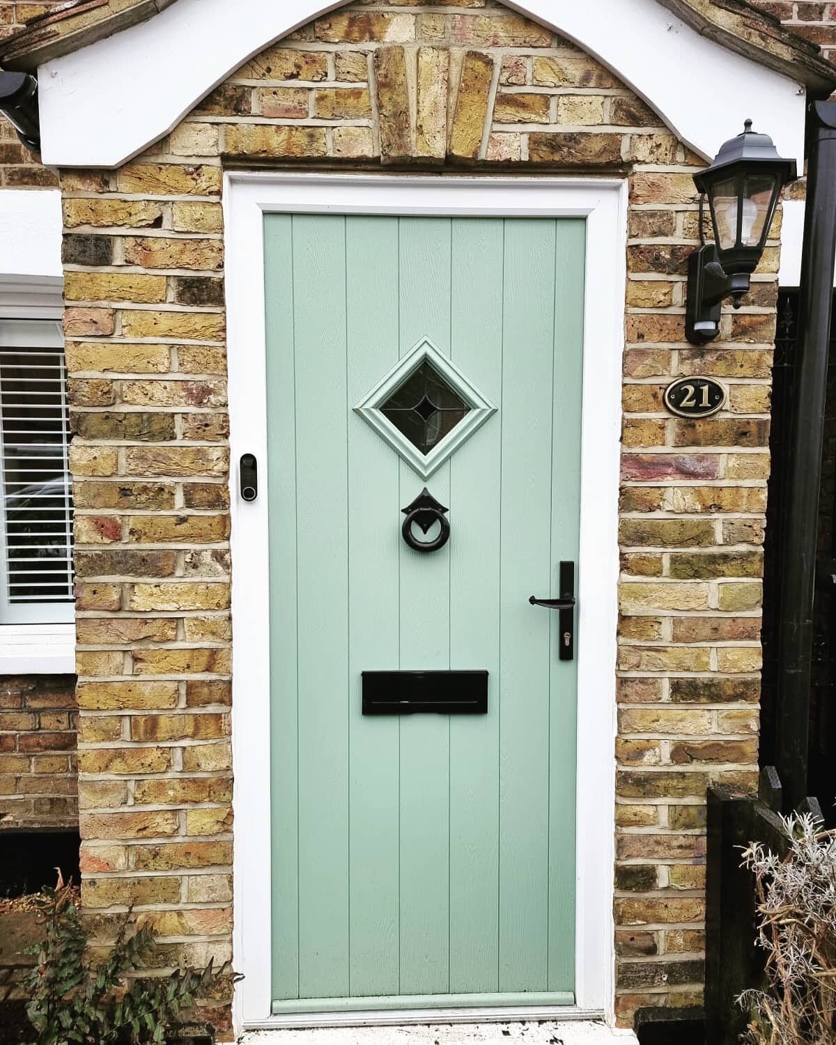Quite a few Nest Hello installs today adding that finishing touch to these colourful front doors 👌
@googlenest 
#googlenestinstallation #googlenesthello #videodoorbell #smarthomes #homesecurity #electrician #niceicapprovedcontractor #londonelectrici
