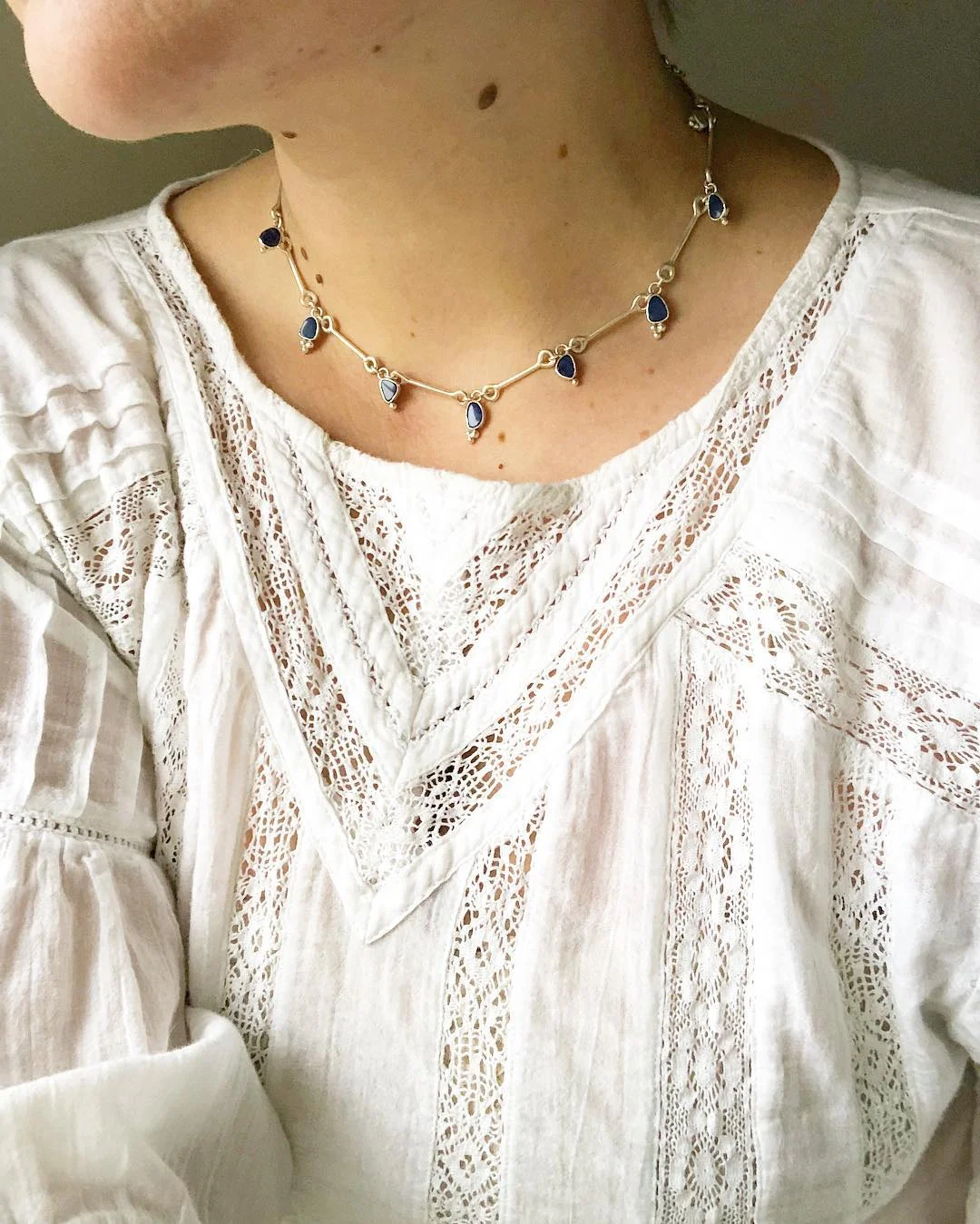 drop choker blue.jpg