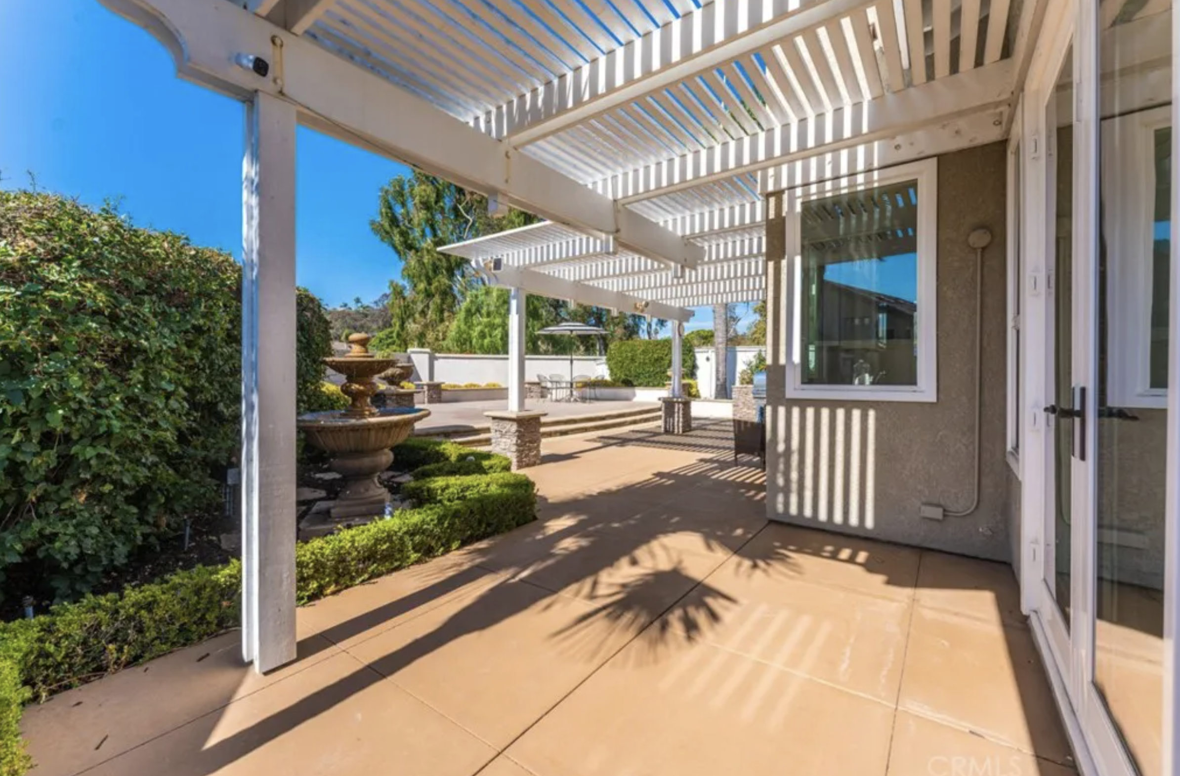 sidewalk:patio.png