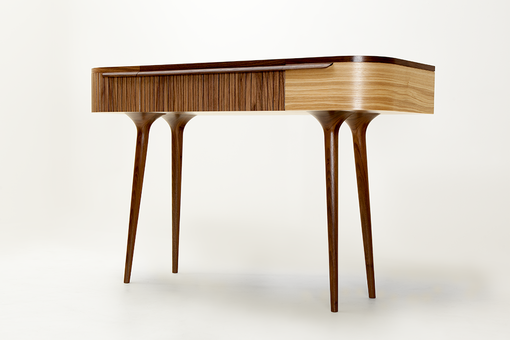 dressing_table_3qtr3.png
