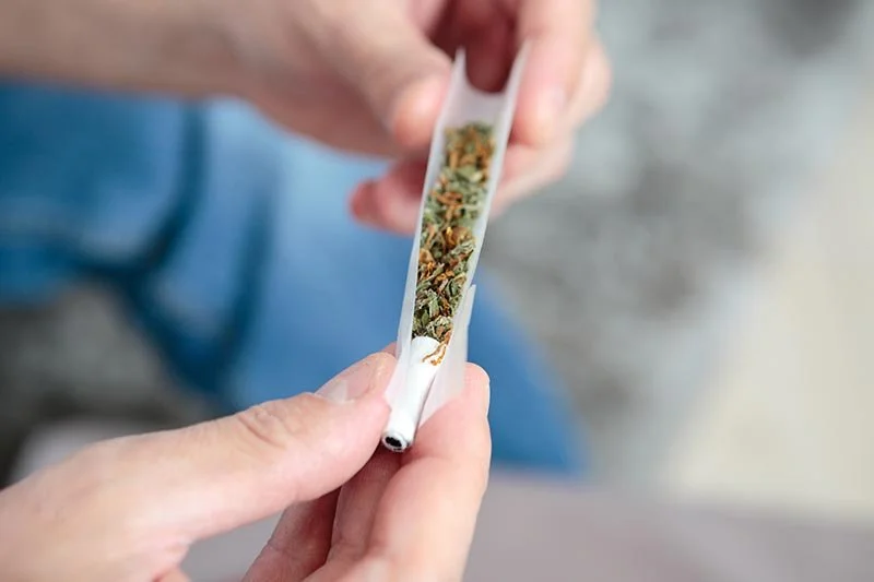 Rolling Joints: Guide to Techniques, Paper Types, and Infusions