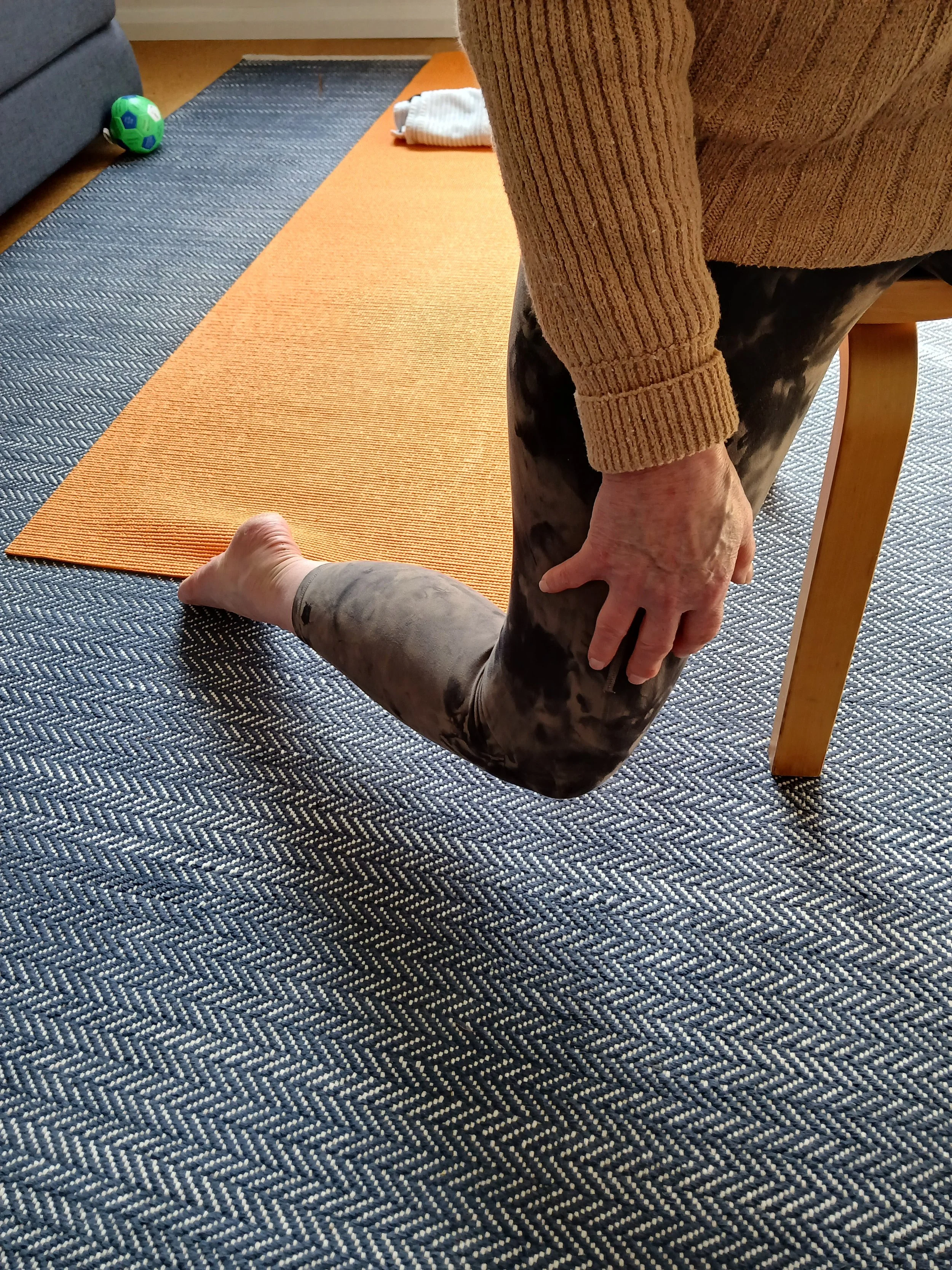 top_of_foot_stretch_seated_close.jpg