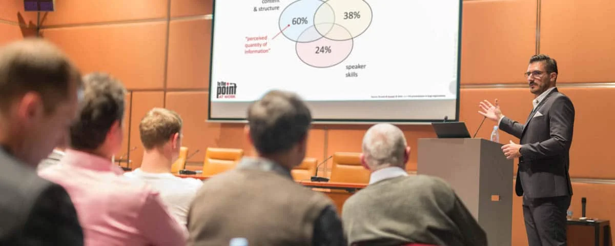 avitor-crowdbeamer-to-the-point-at-work-presentation-website.jpg